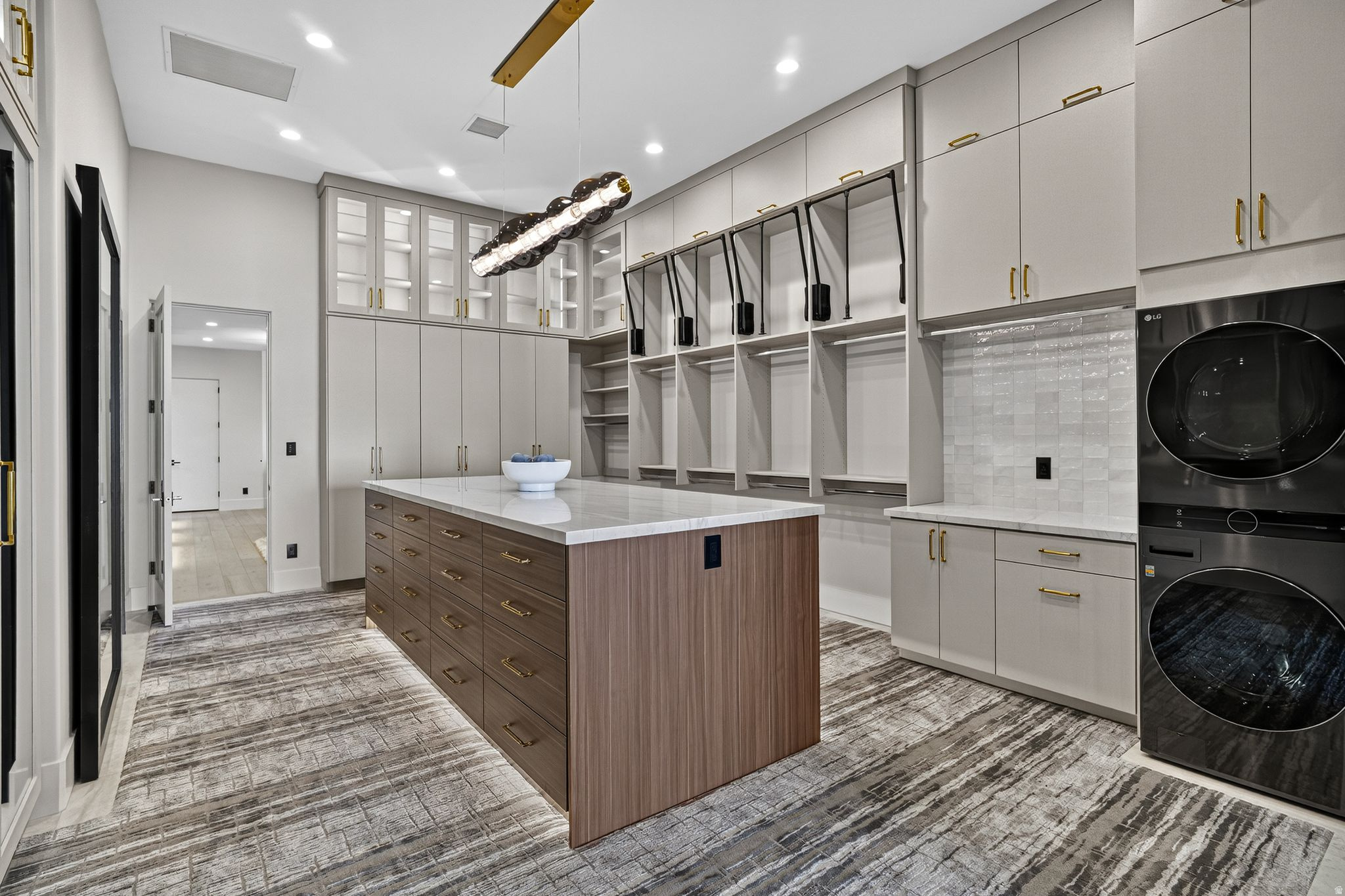STONE CLIFF PH 17 - Residential