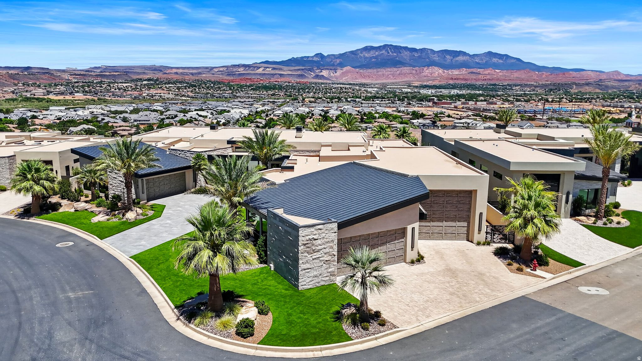 STONE CLIFF PH 17 - Residential
