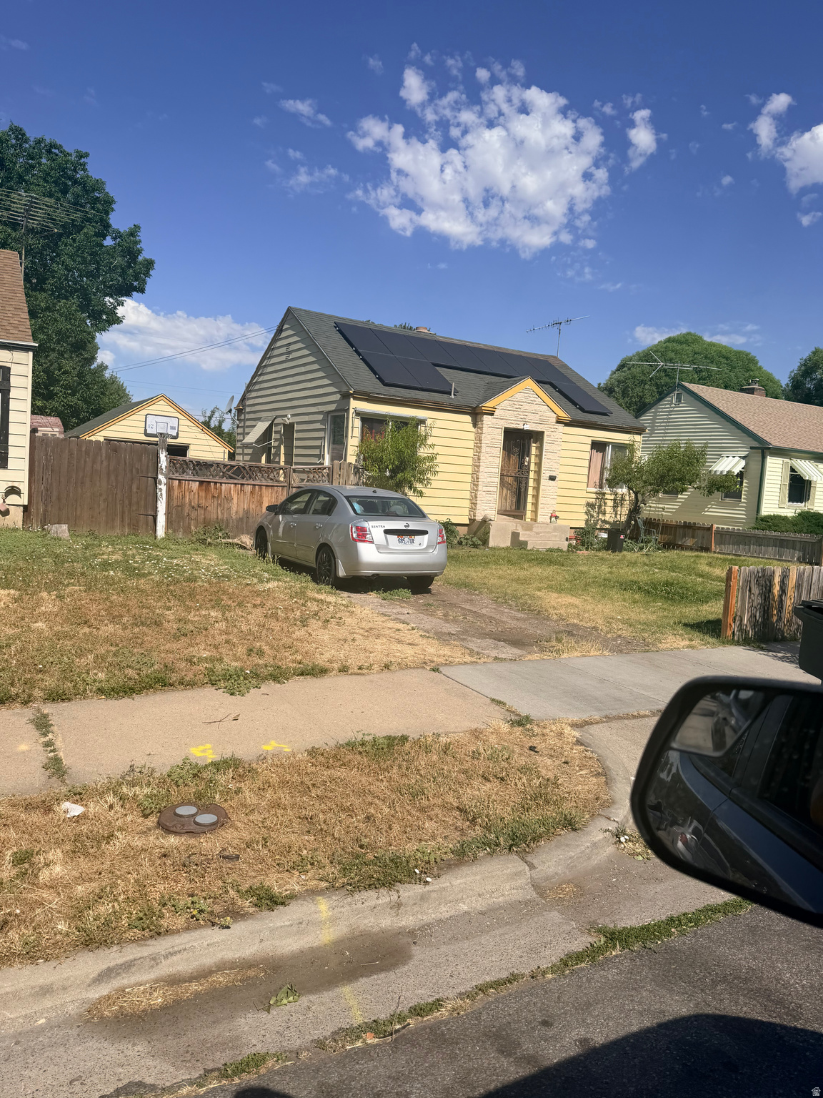 Main image without alt text