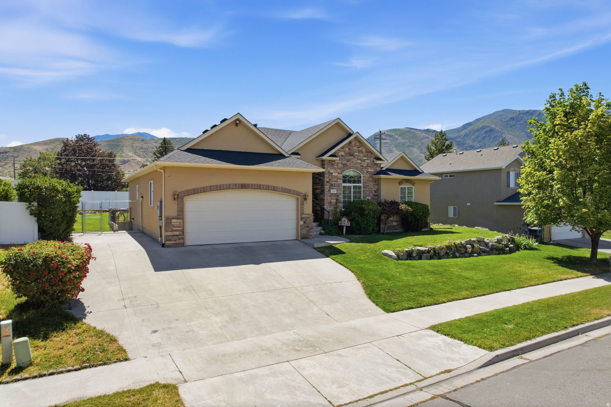 BROOKSIDE - Residential