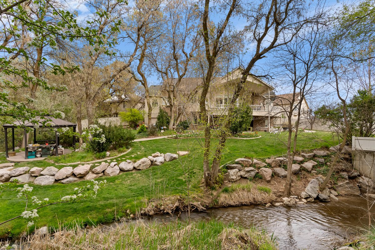 FOX POINTE - Residential
