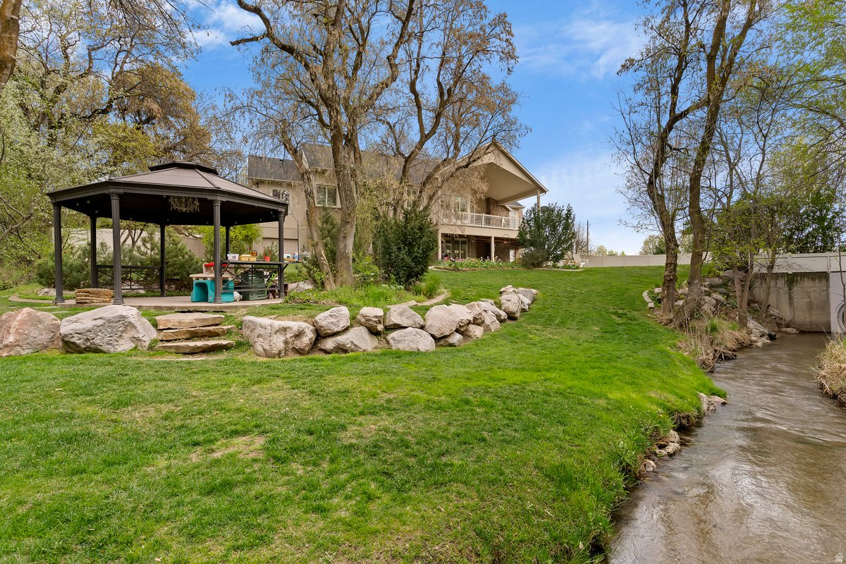 FOX POINTE - Residential
