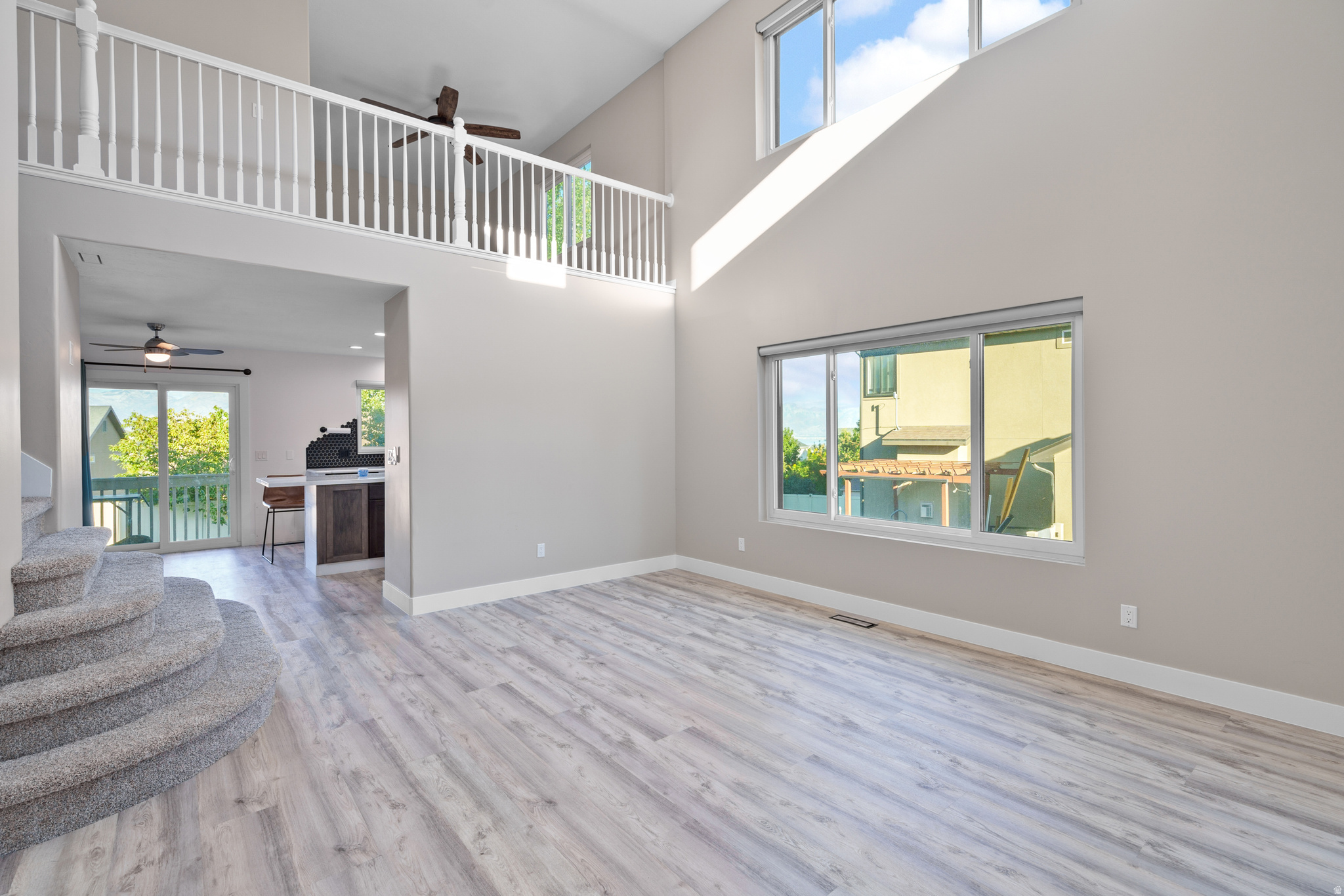 SILVER LAKE - Residential