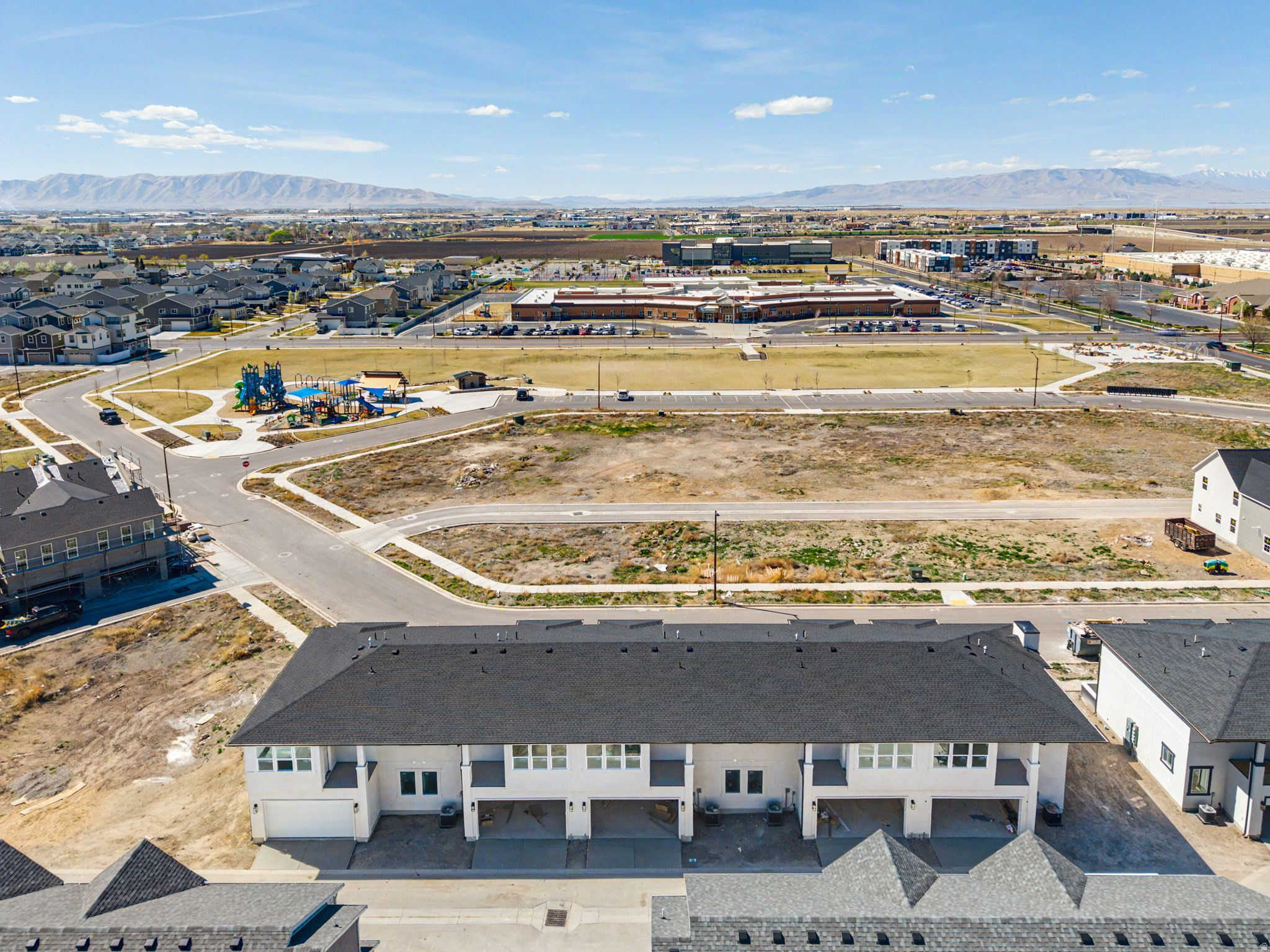 WEST FIELD CENTRAL - Residential