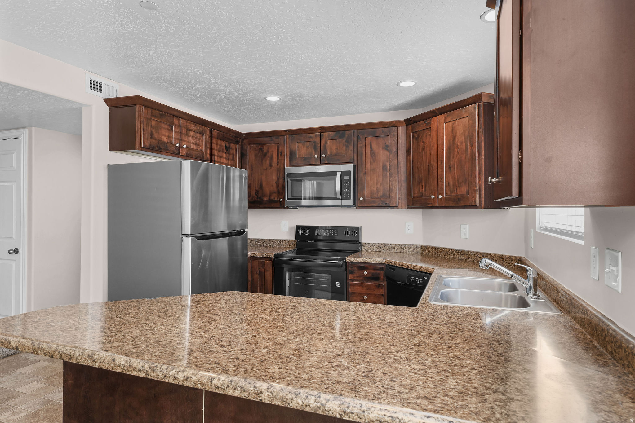EAST TOWN VILLAGE PH 28 - Residential