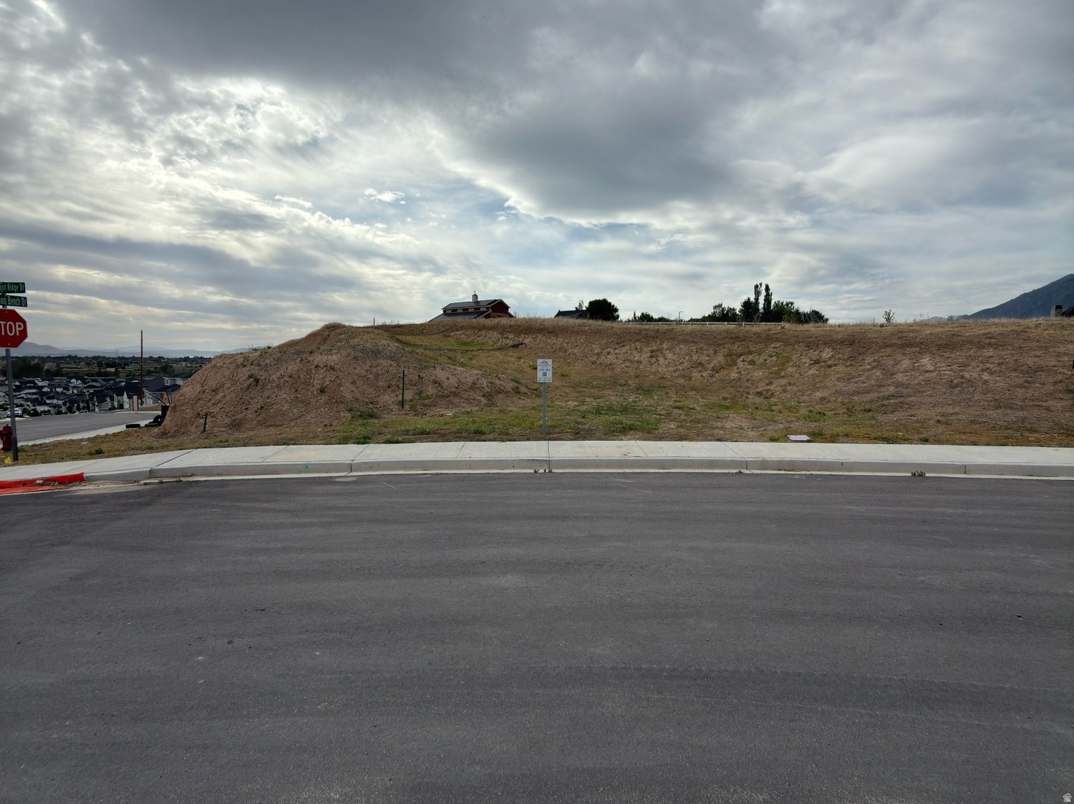 MAPLETON HEIGHTS - Land