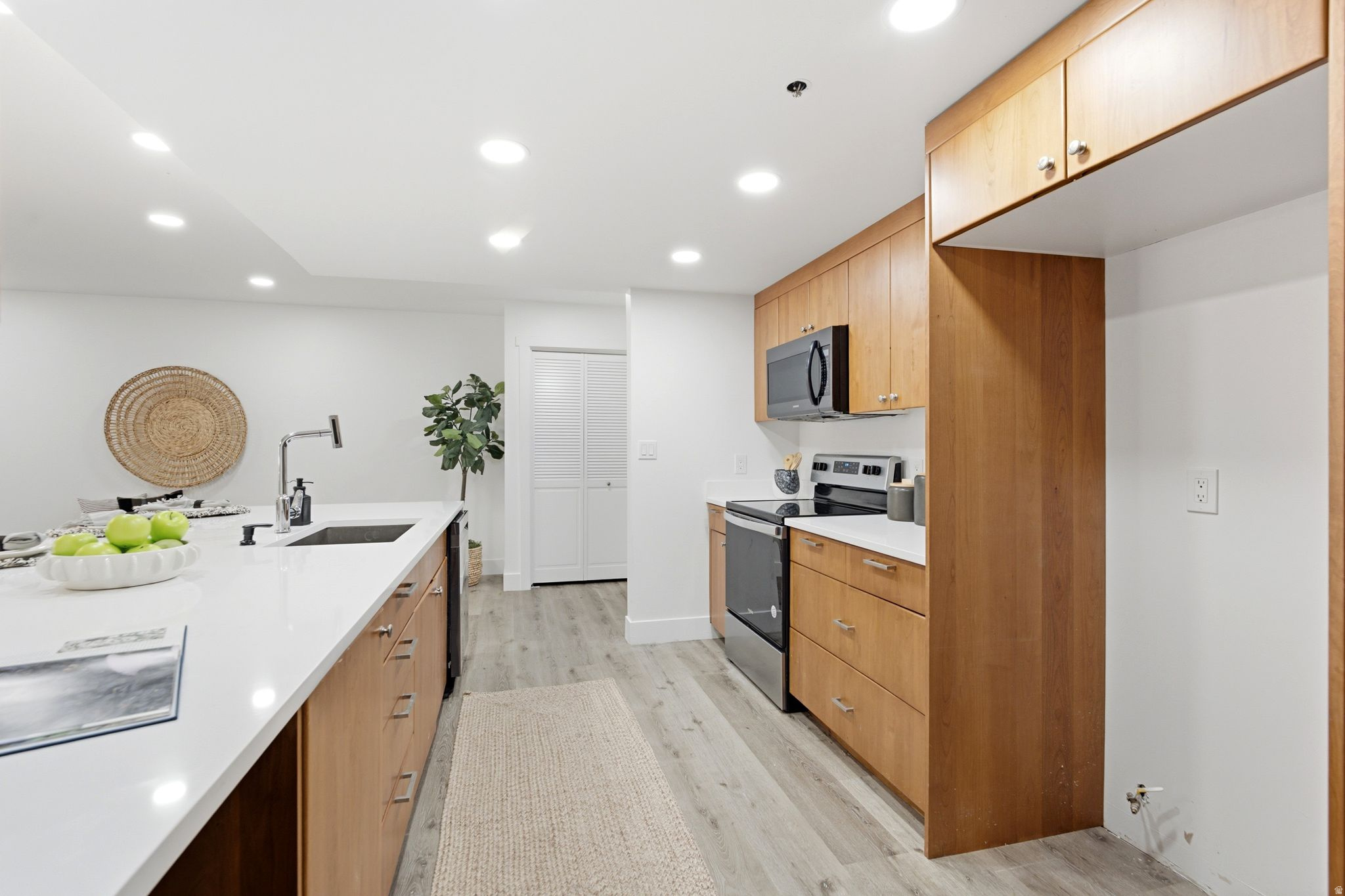 AMERICAN TOWERS - Residential