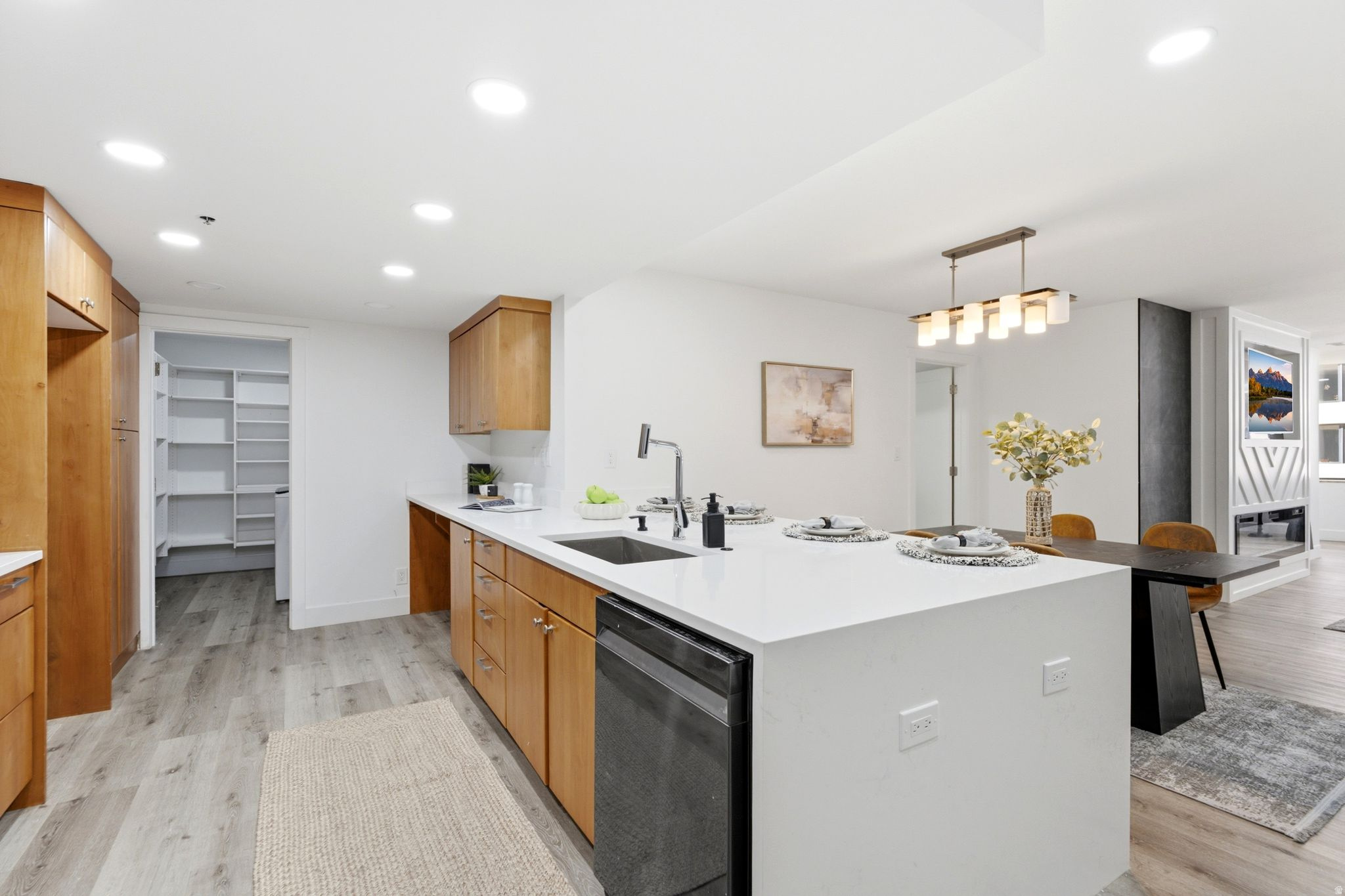 AMERICAN TOWERS - Residential