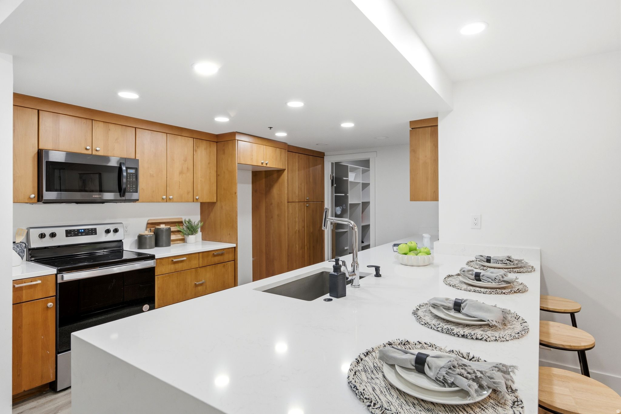 AMERICAN TOWERS - Residential
