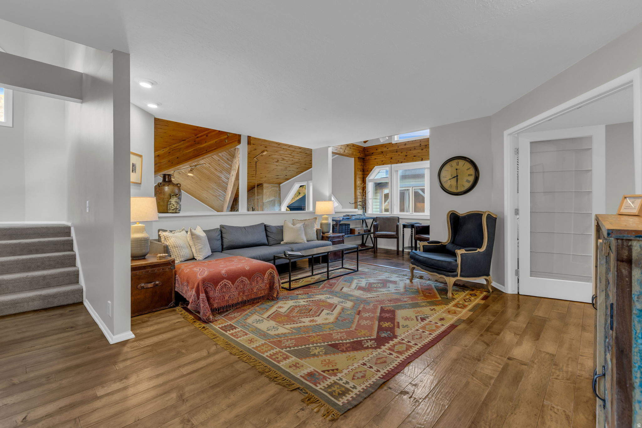 ONTARIO CONDOMINIUM - Residential