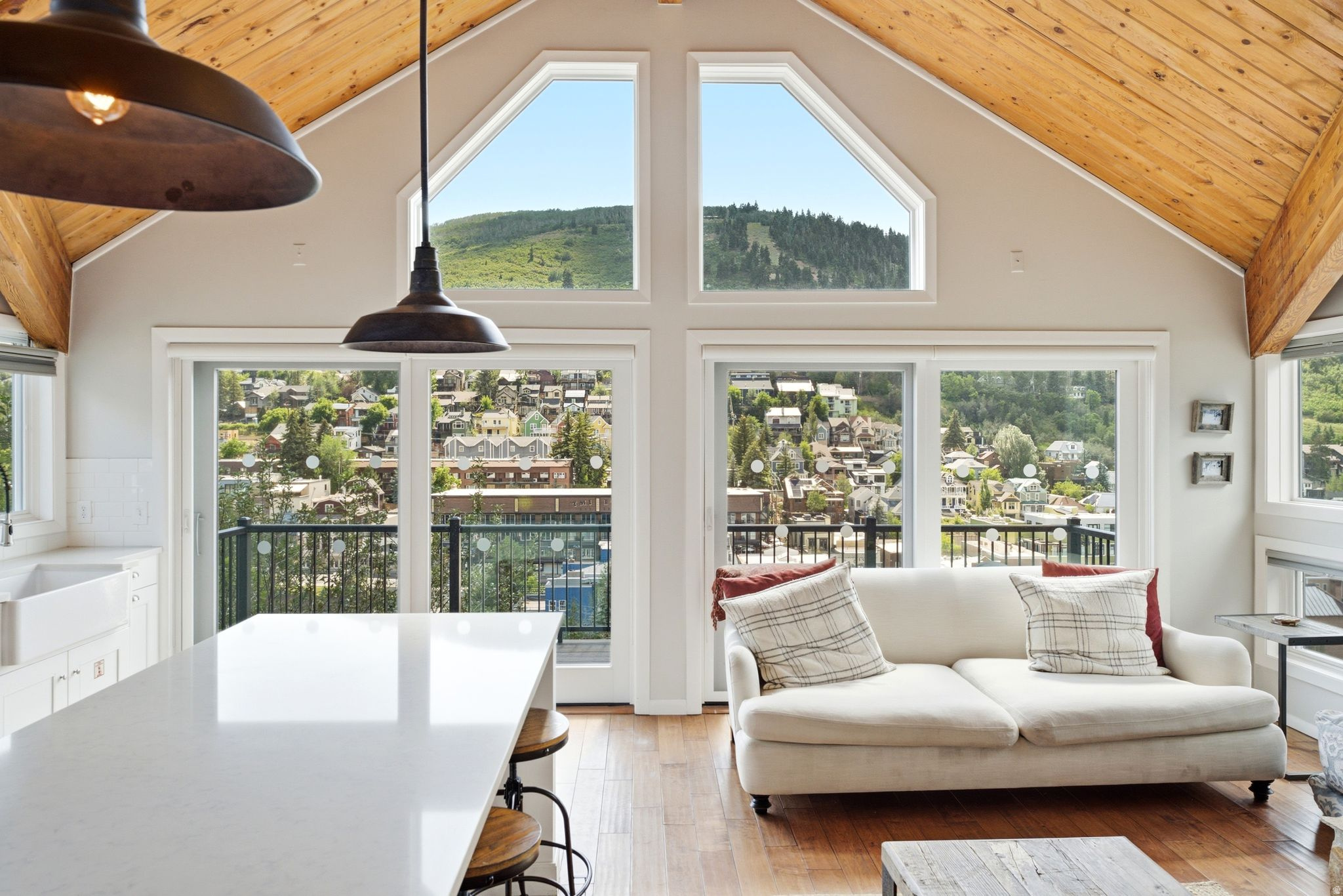 ONTARIO CONDOMINIUM - Residential
