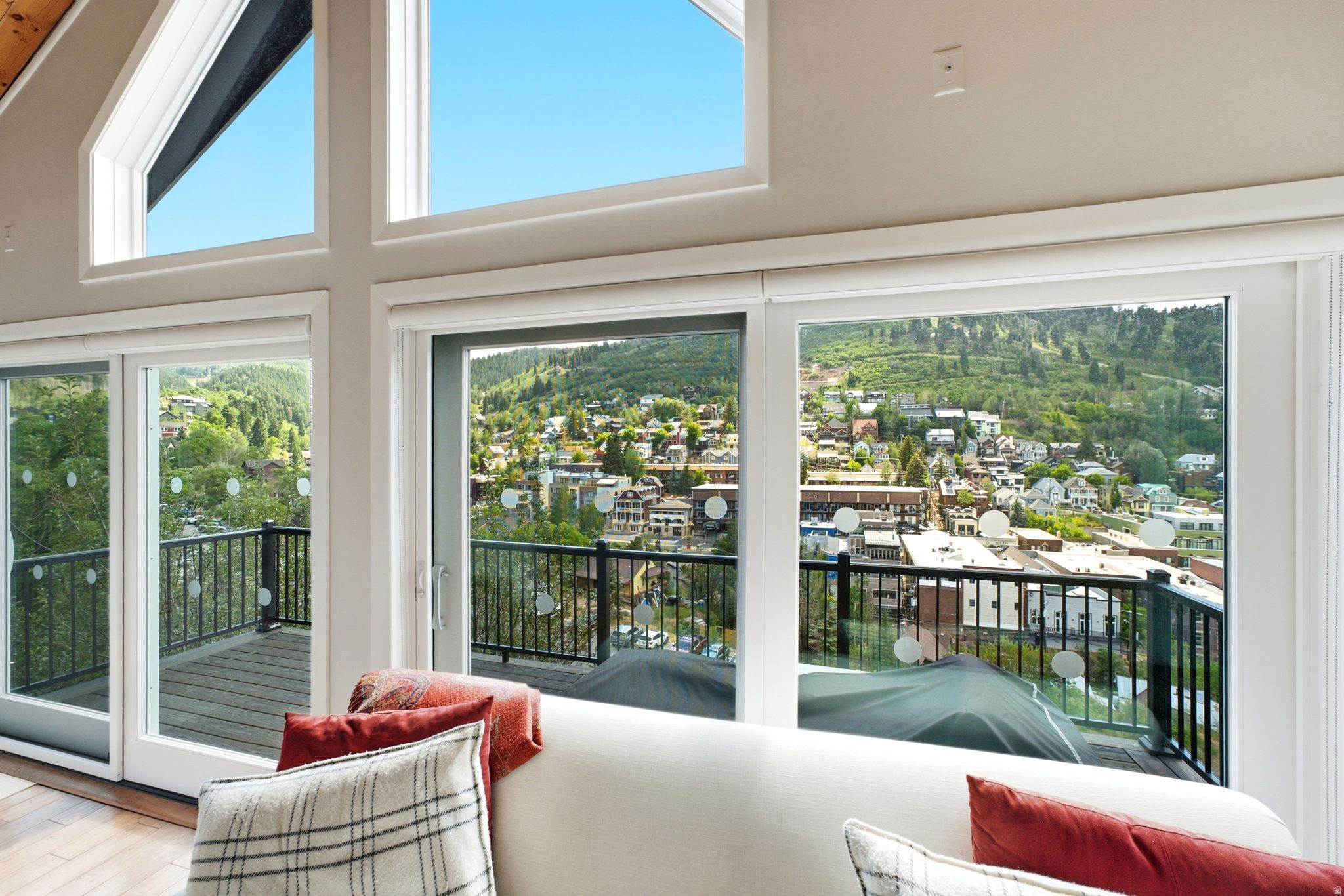 ONTARIO CONDOMINIUM - Residential