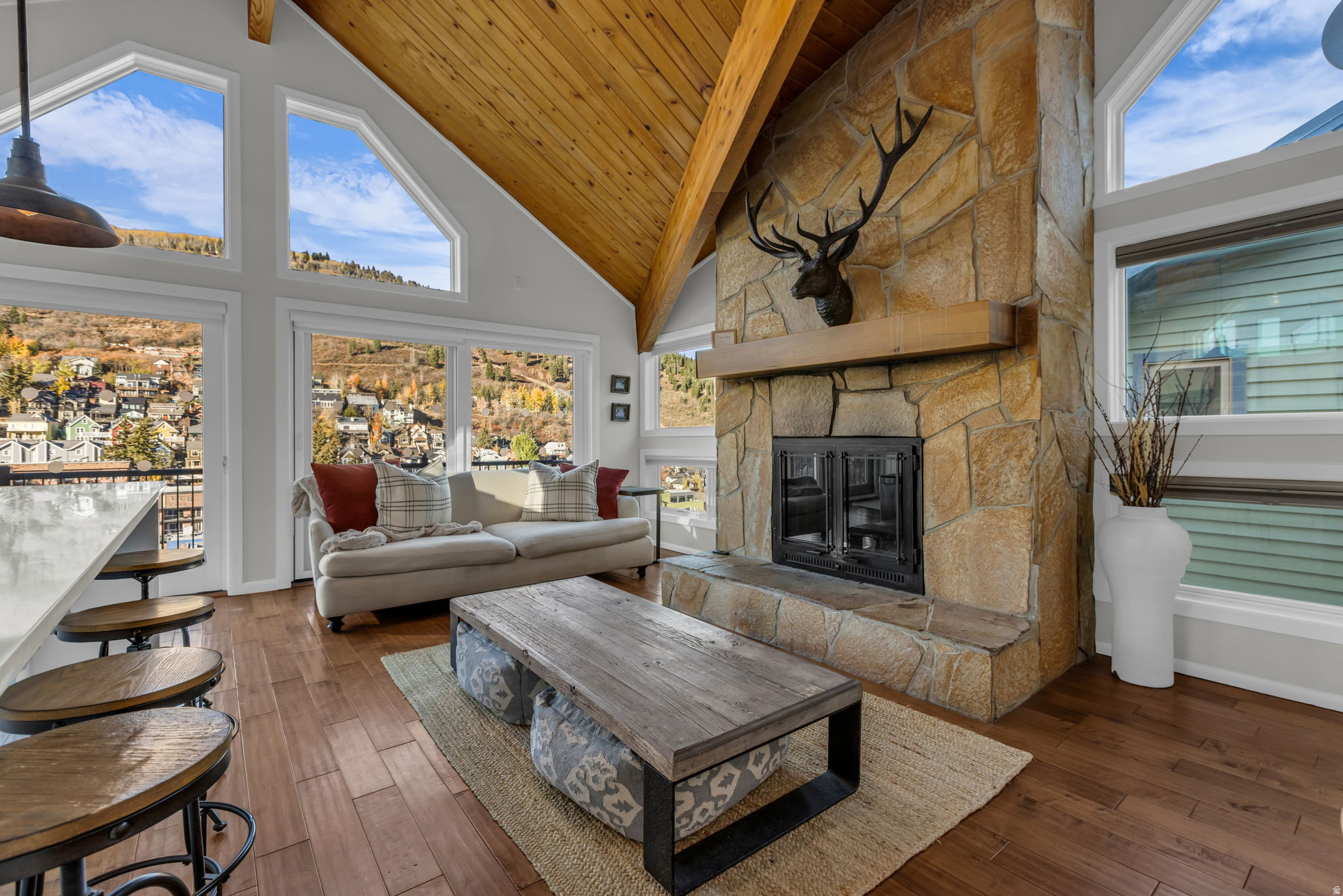 ONTARIO CONDOMINIUM - Residential