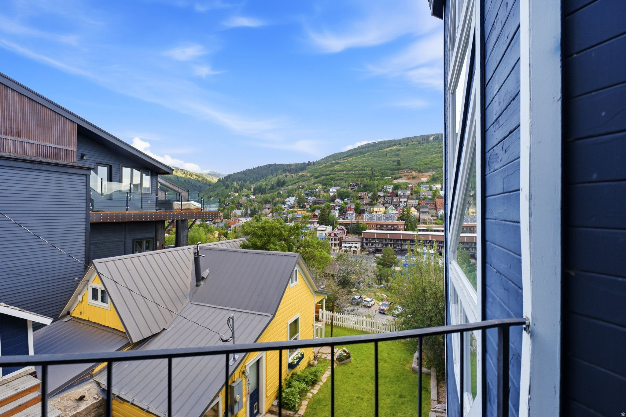 ONTARIO CONDOMINIUM - Residential