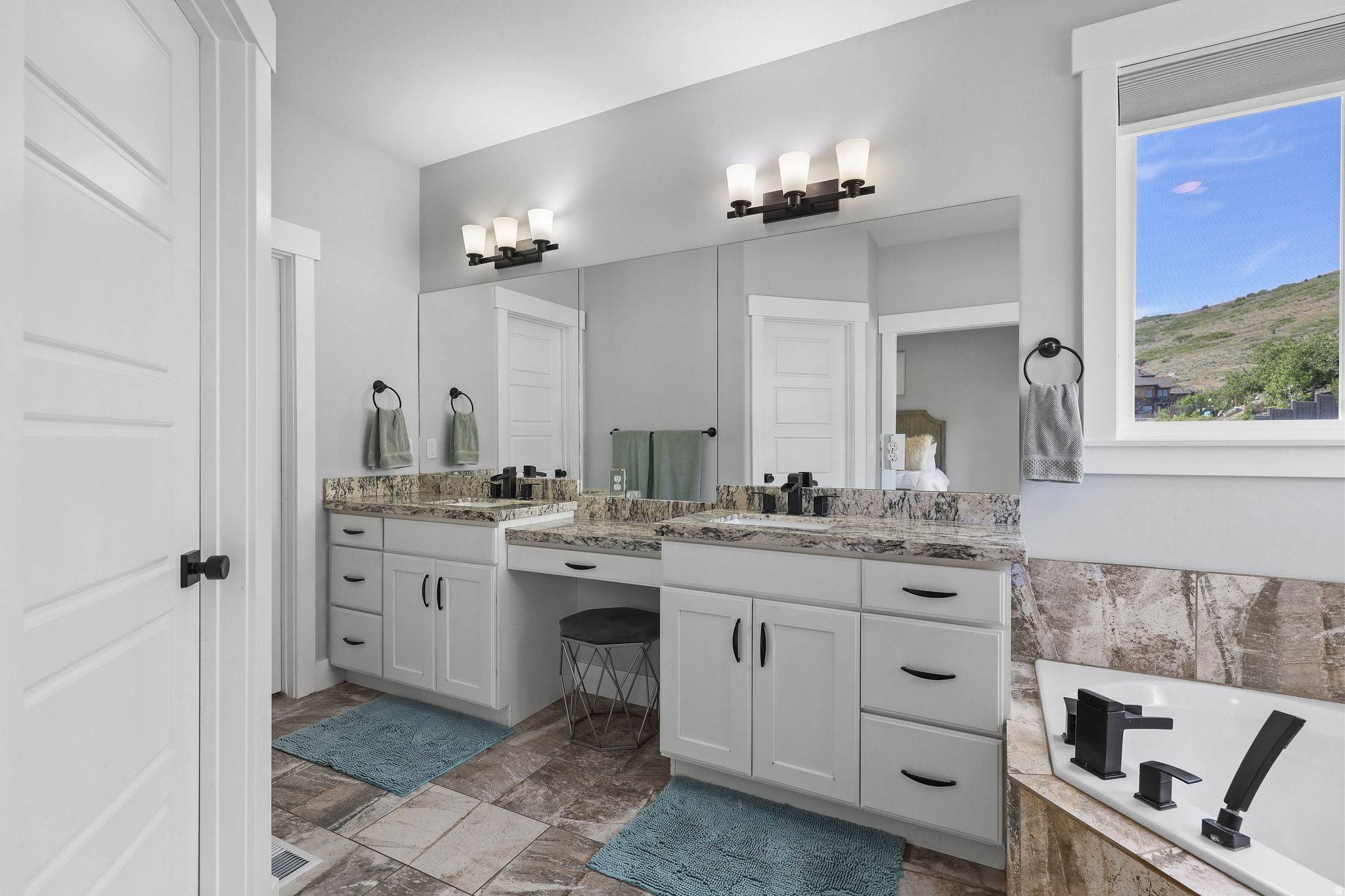 LAKE RIDGE - Residential