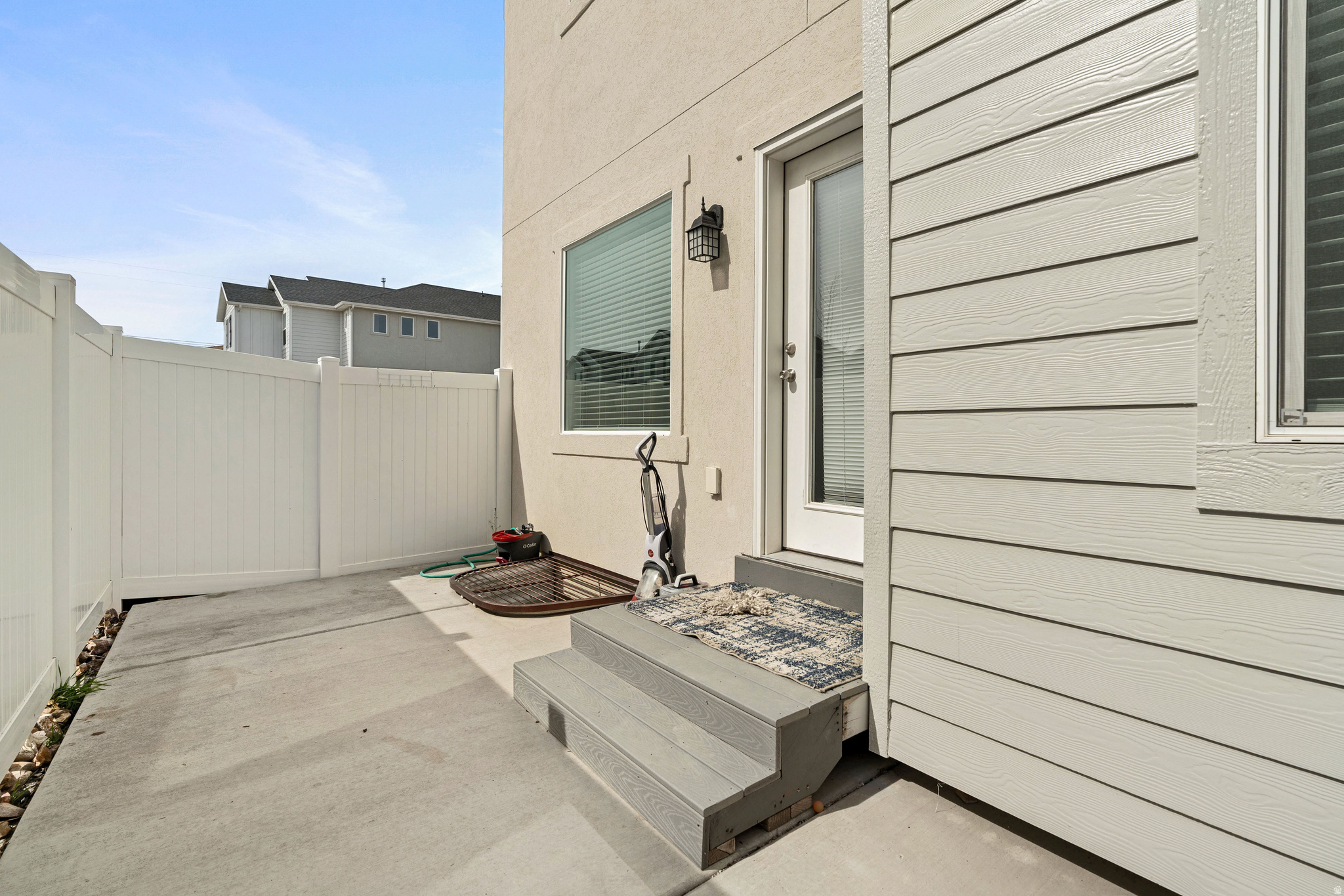 SILVER LAKE - Residential
