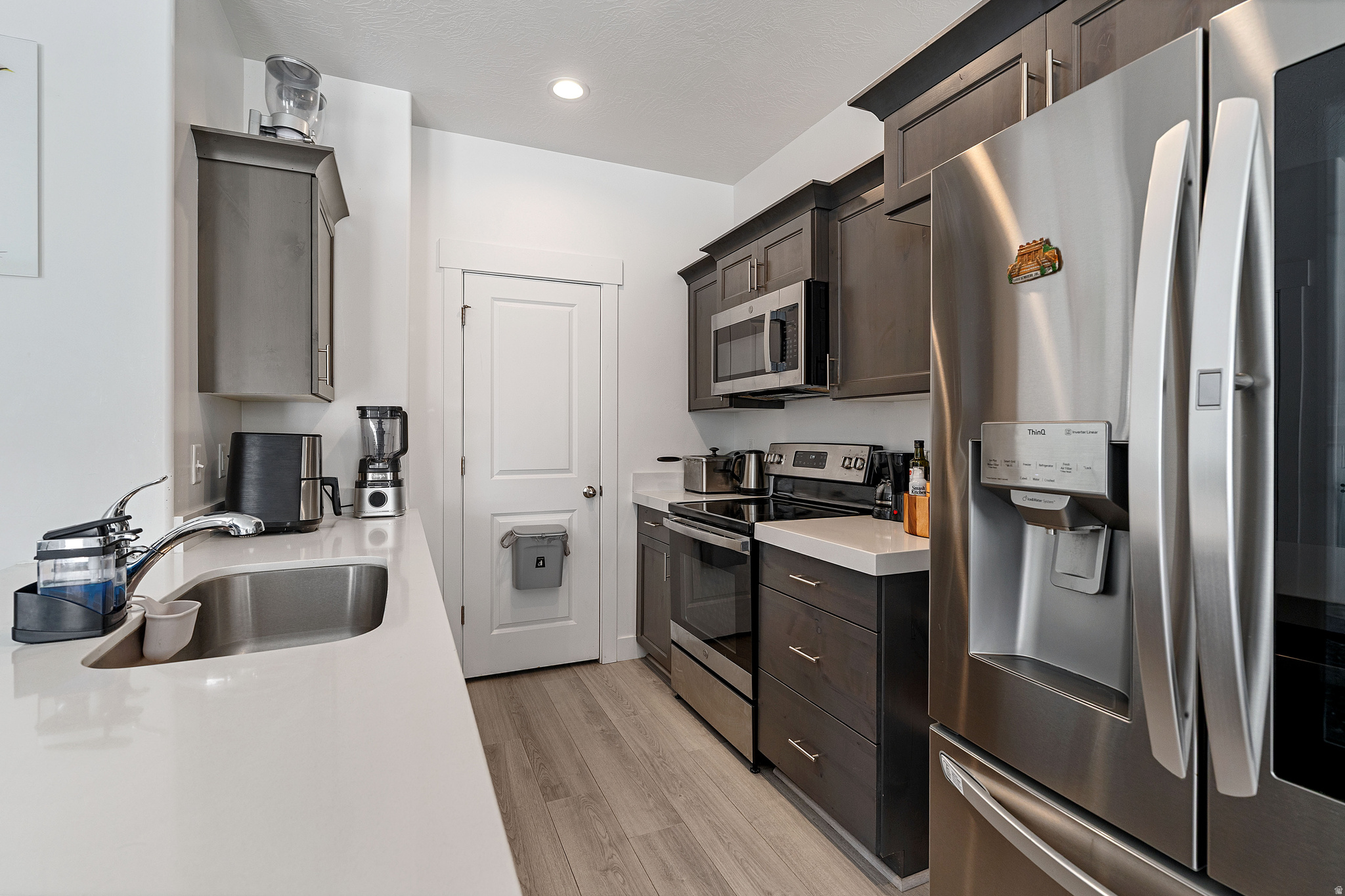 SILVER LAKE - Residential