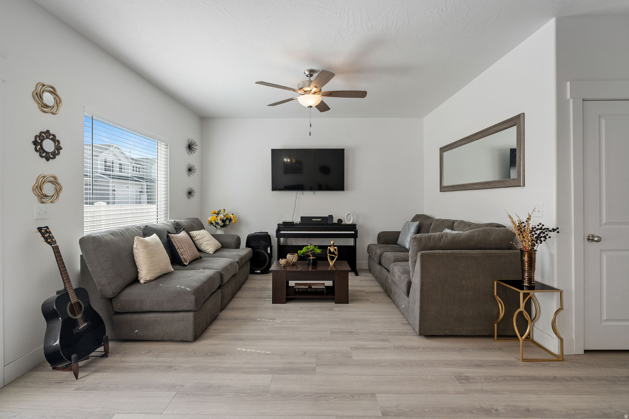 SILVER LAKE - Residential