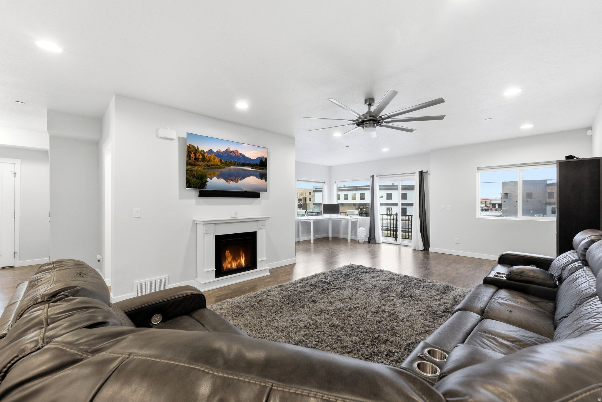 AVENUES  AT THE STATION - Residential