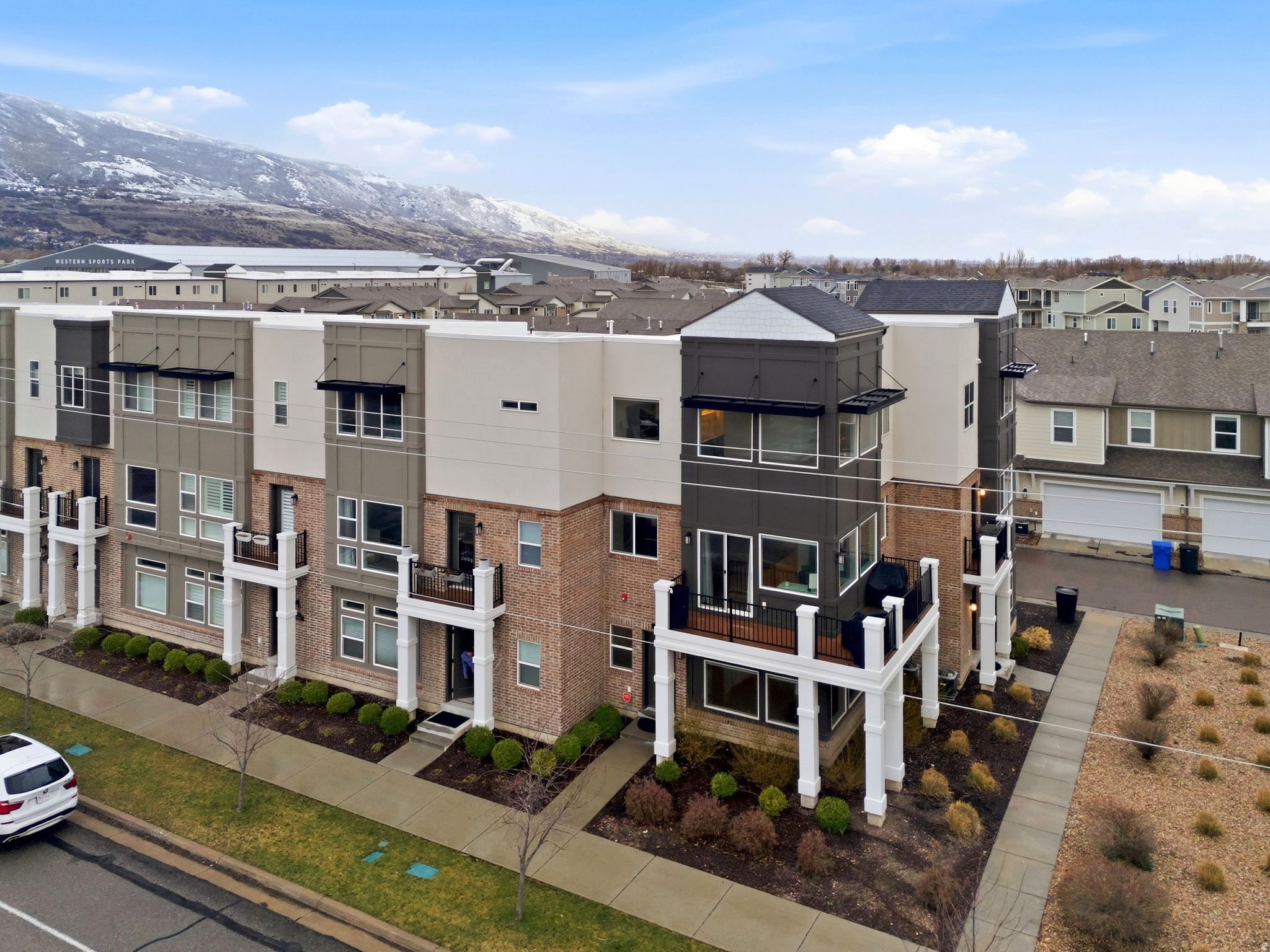 AVENUES  AT THE STATION - Residential