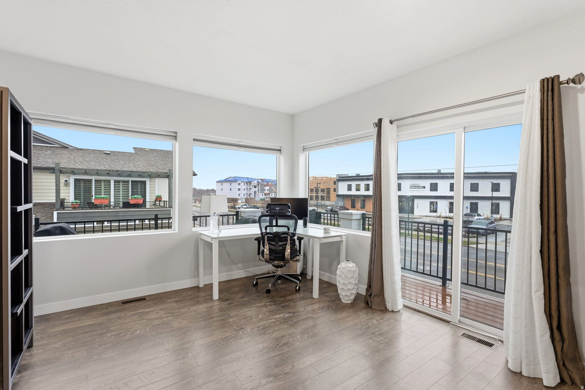AVENUES  AT THE STATION - Residential