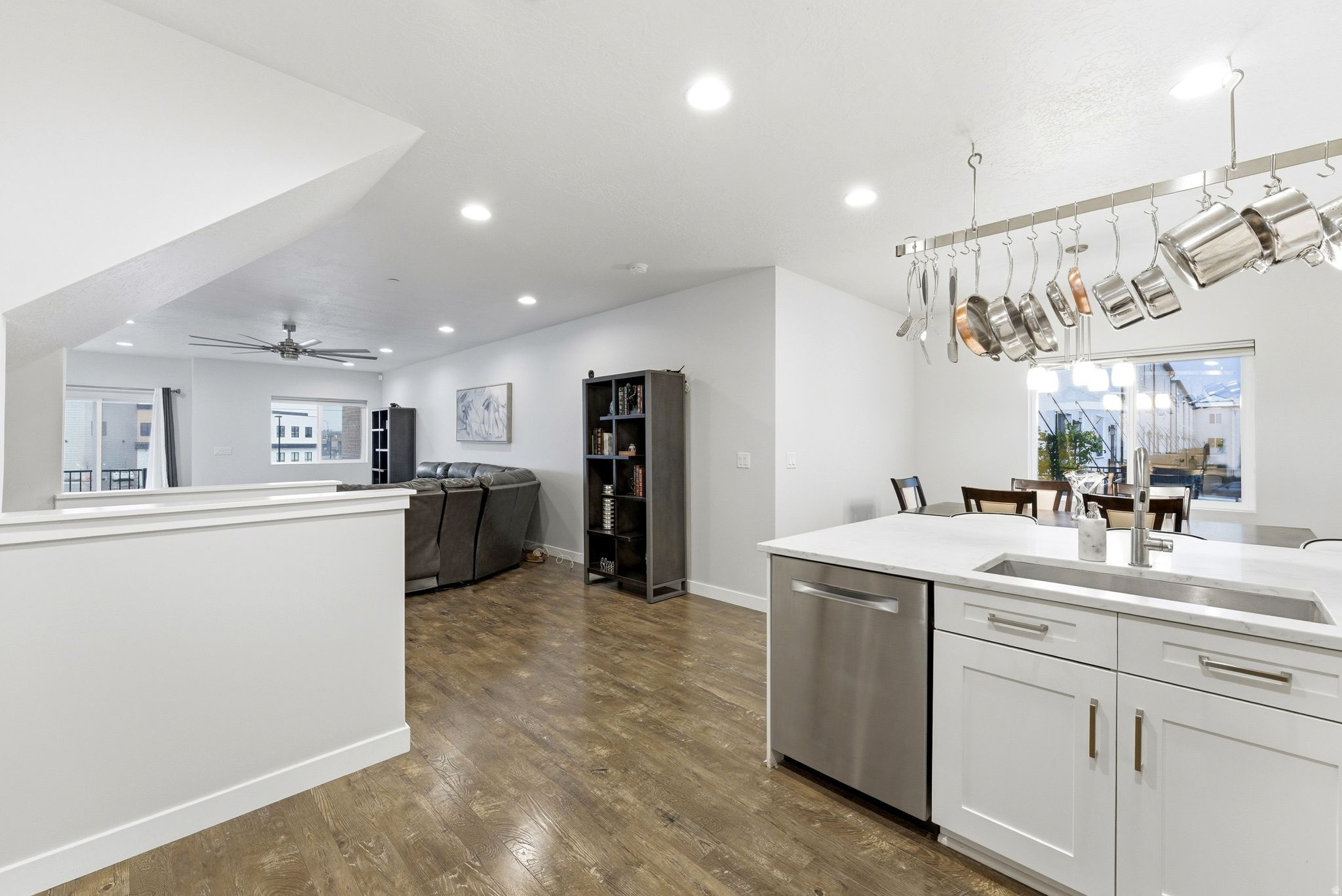 AVENUES  AT THE STATION - Residential