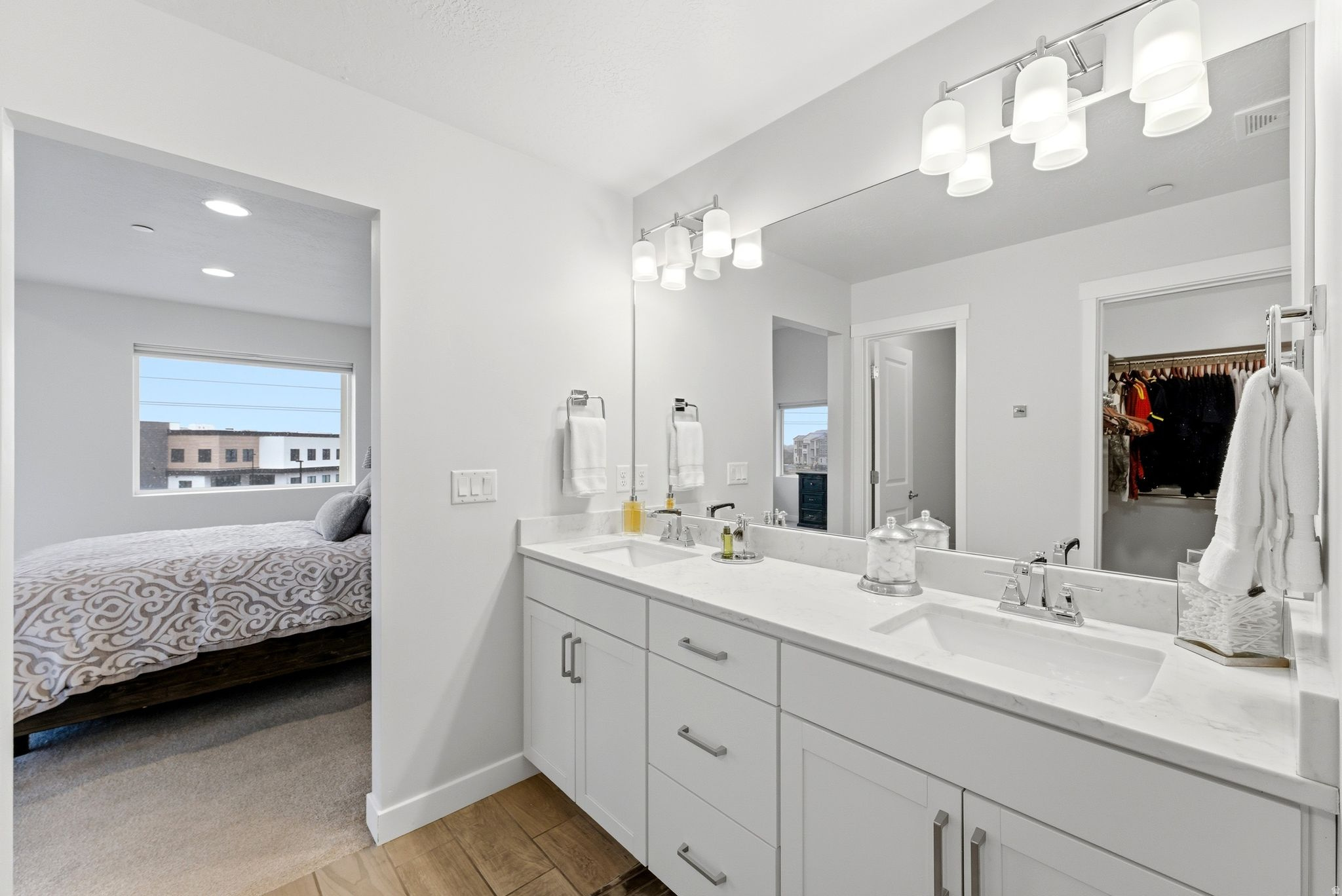 AVENUES  AT THE STATION - Residential