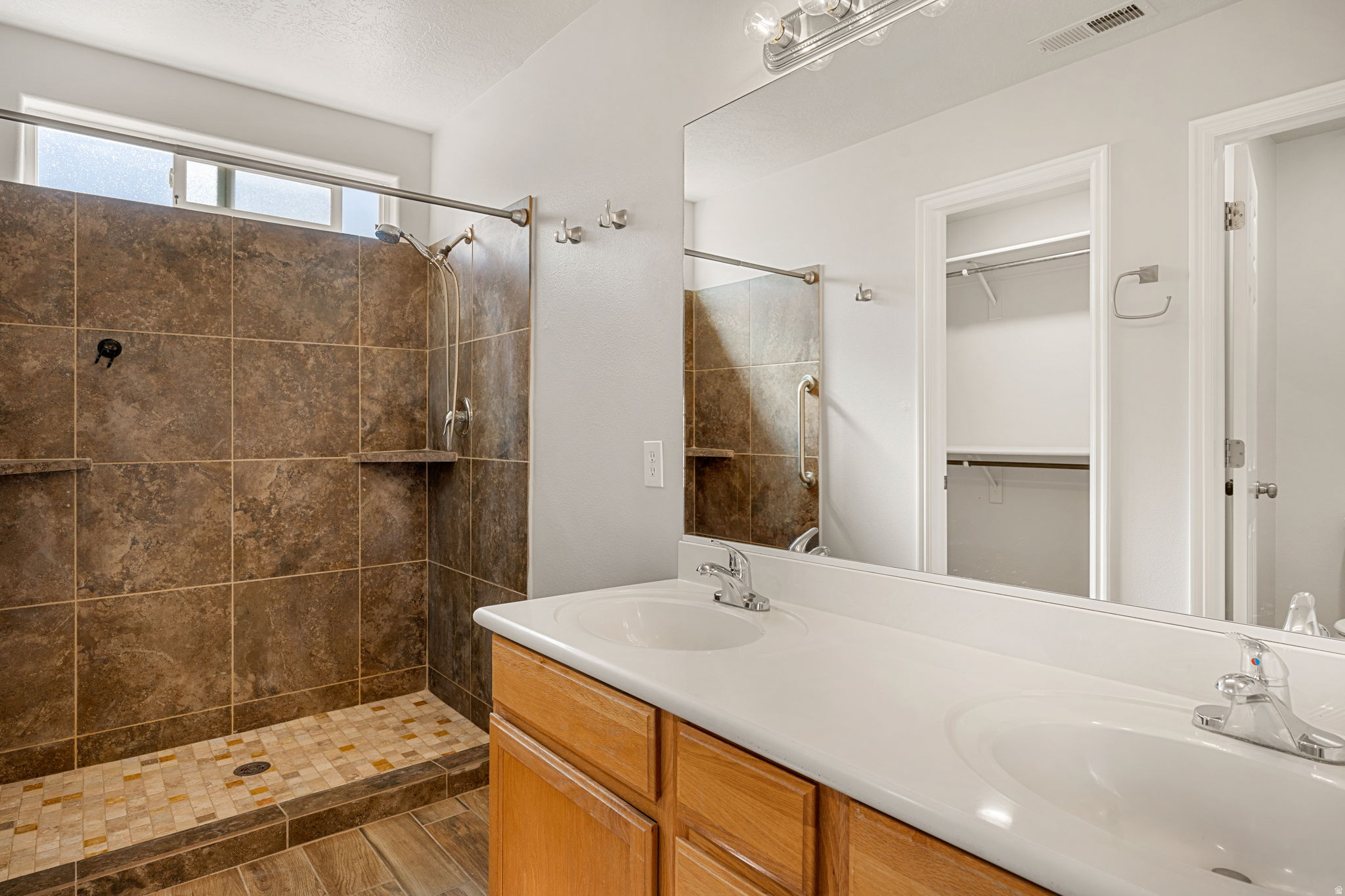 RED ROCK CANYON 1 - Residential