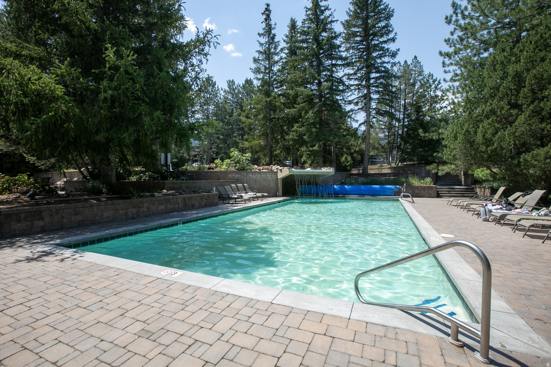RED PINE CHALETS CON - Residential