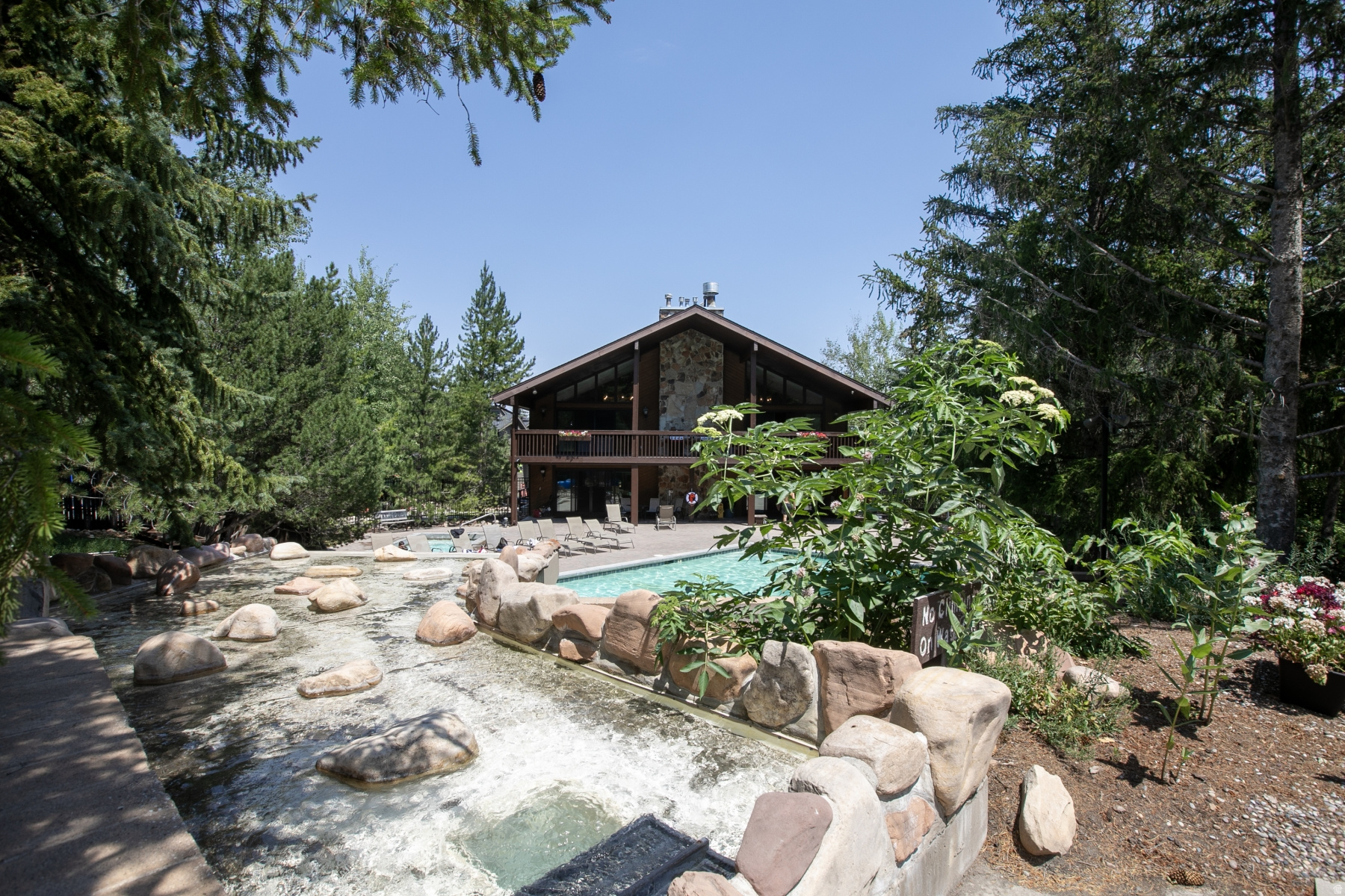 RED PINE CHALETS CON - Residential
