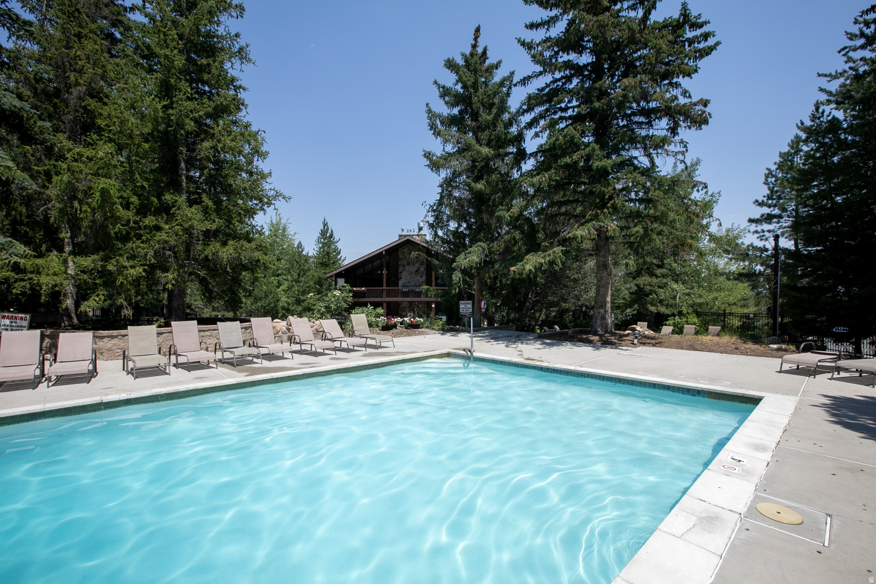RED PINE CHALETS CON - Residential