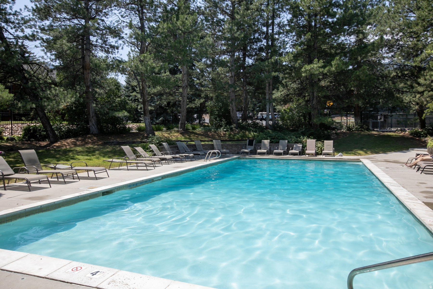 RED PINE CHALETS CON - Residential