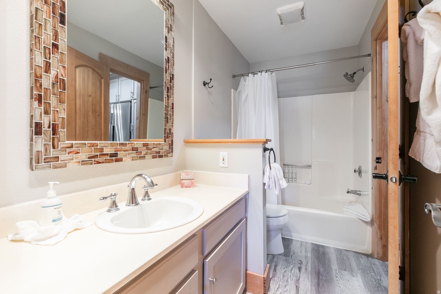 RED PINE CHALETS CON - Residential