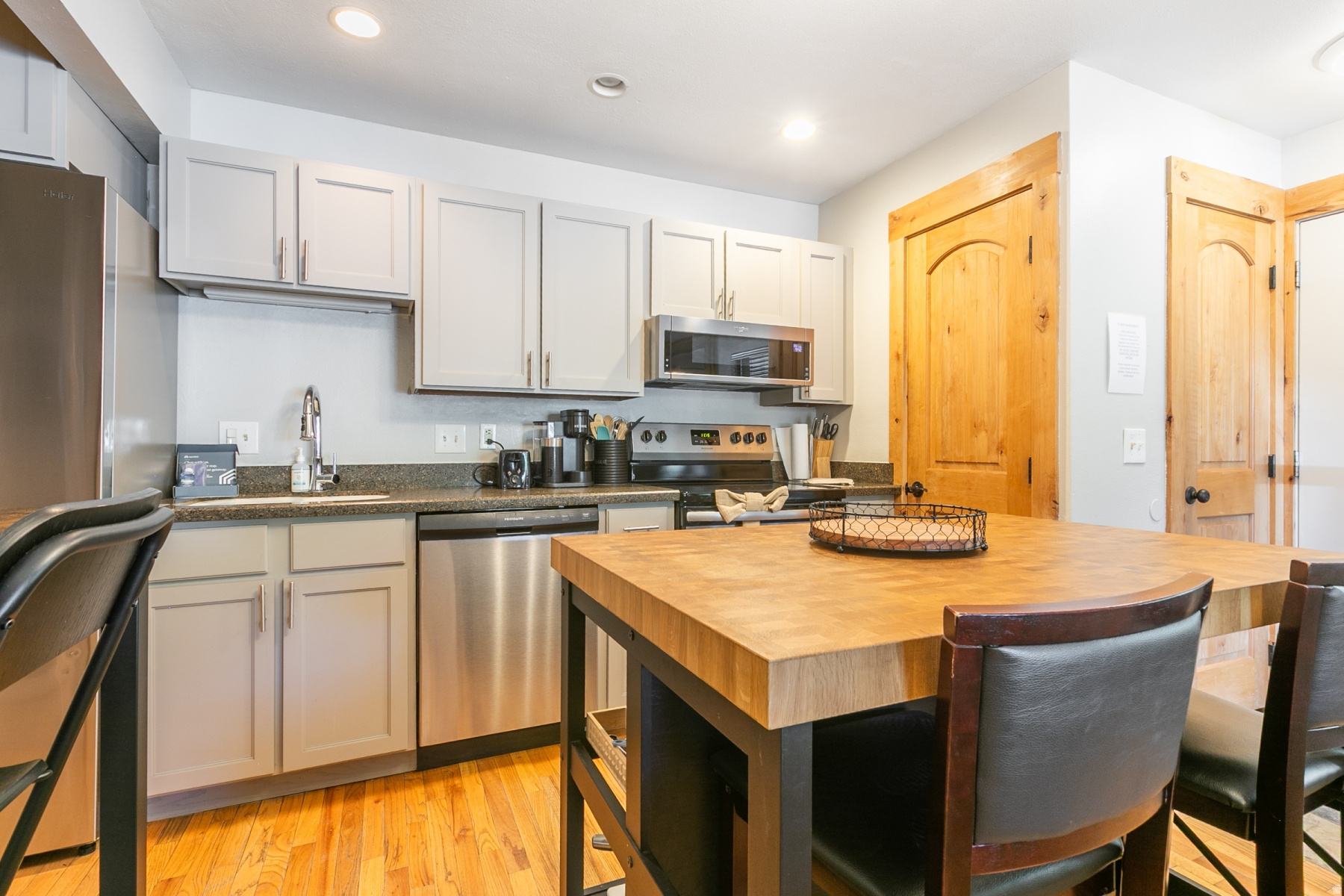 RED PINE CHALETS CON - Residential