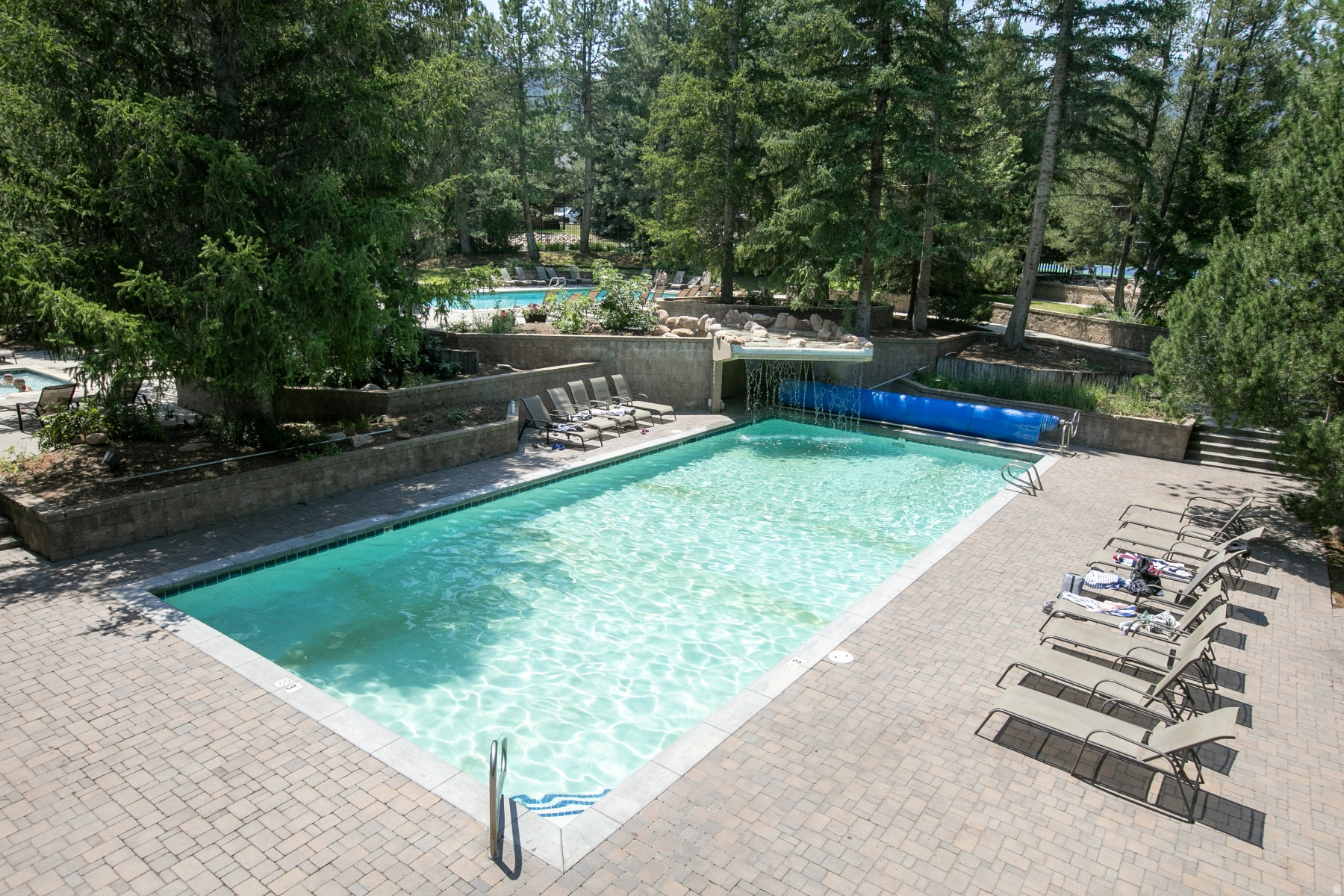 RED PINE CHALETS CON - Residential