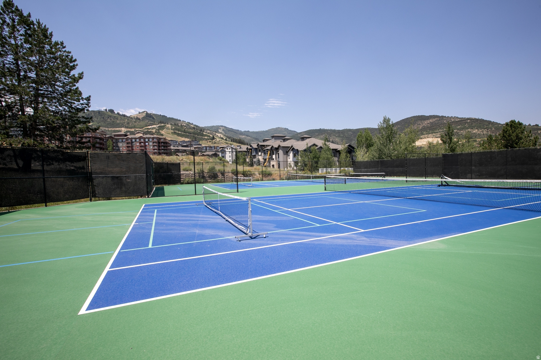RED PINE CHALETS CON - Residential