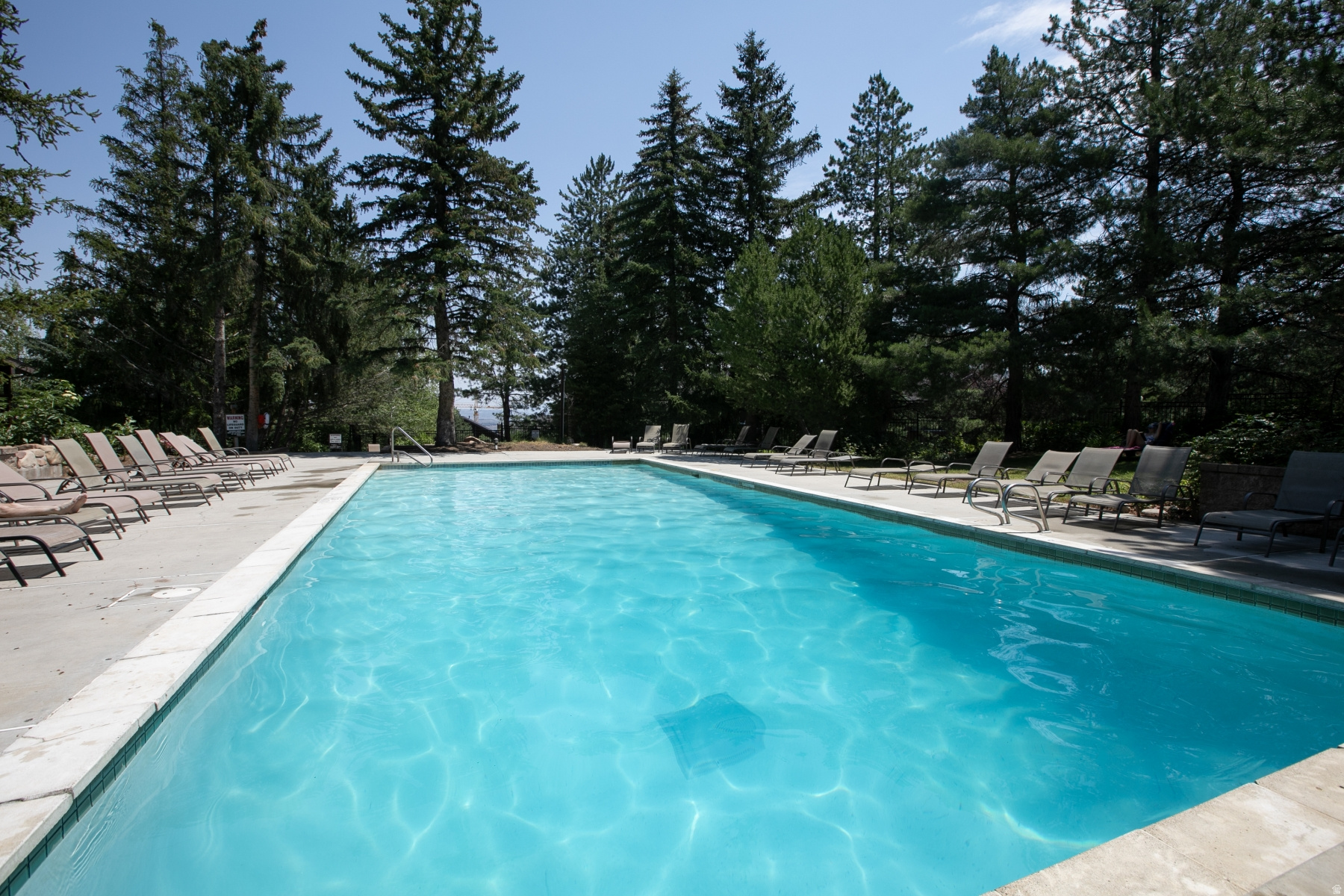 RED PINE CHALETS CON - Residential