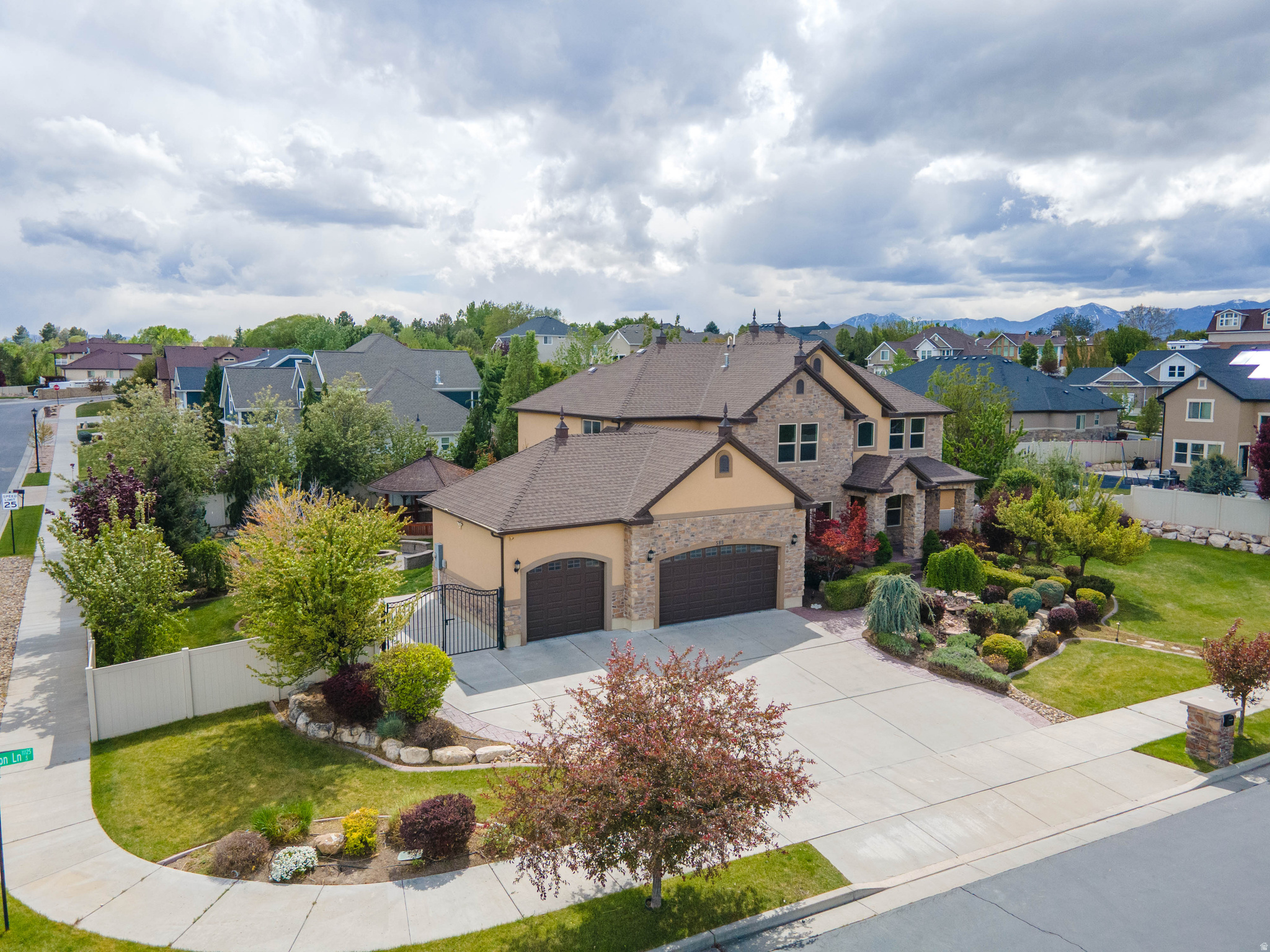 ASPEN CREST - Residential