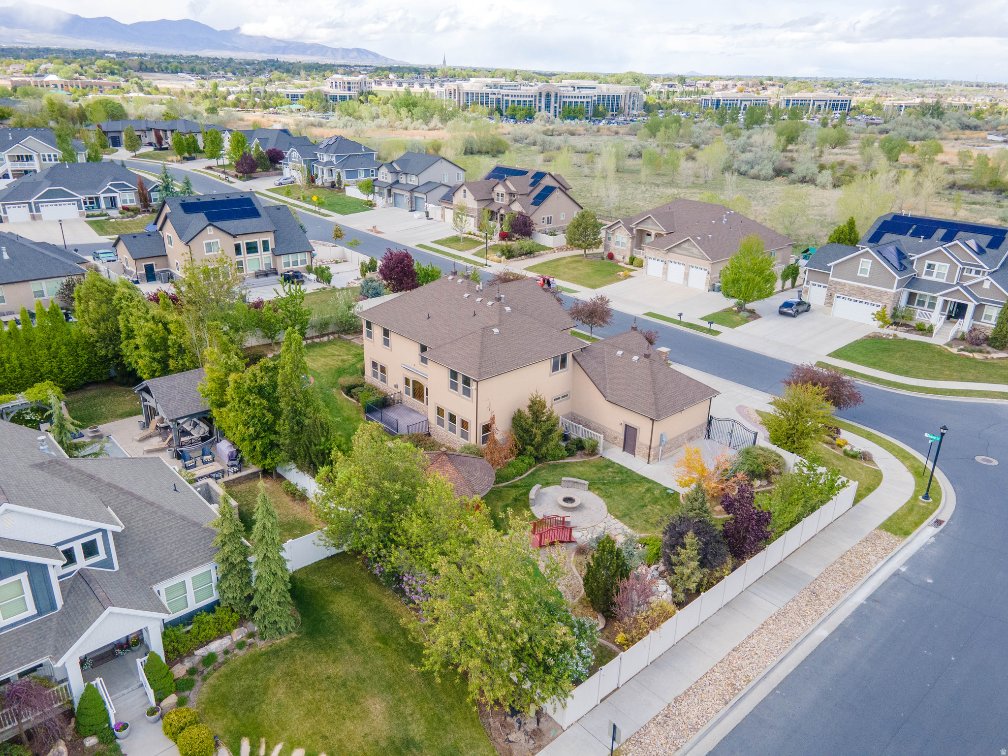 ASPEN CREST - Residential