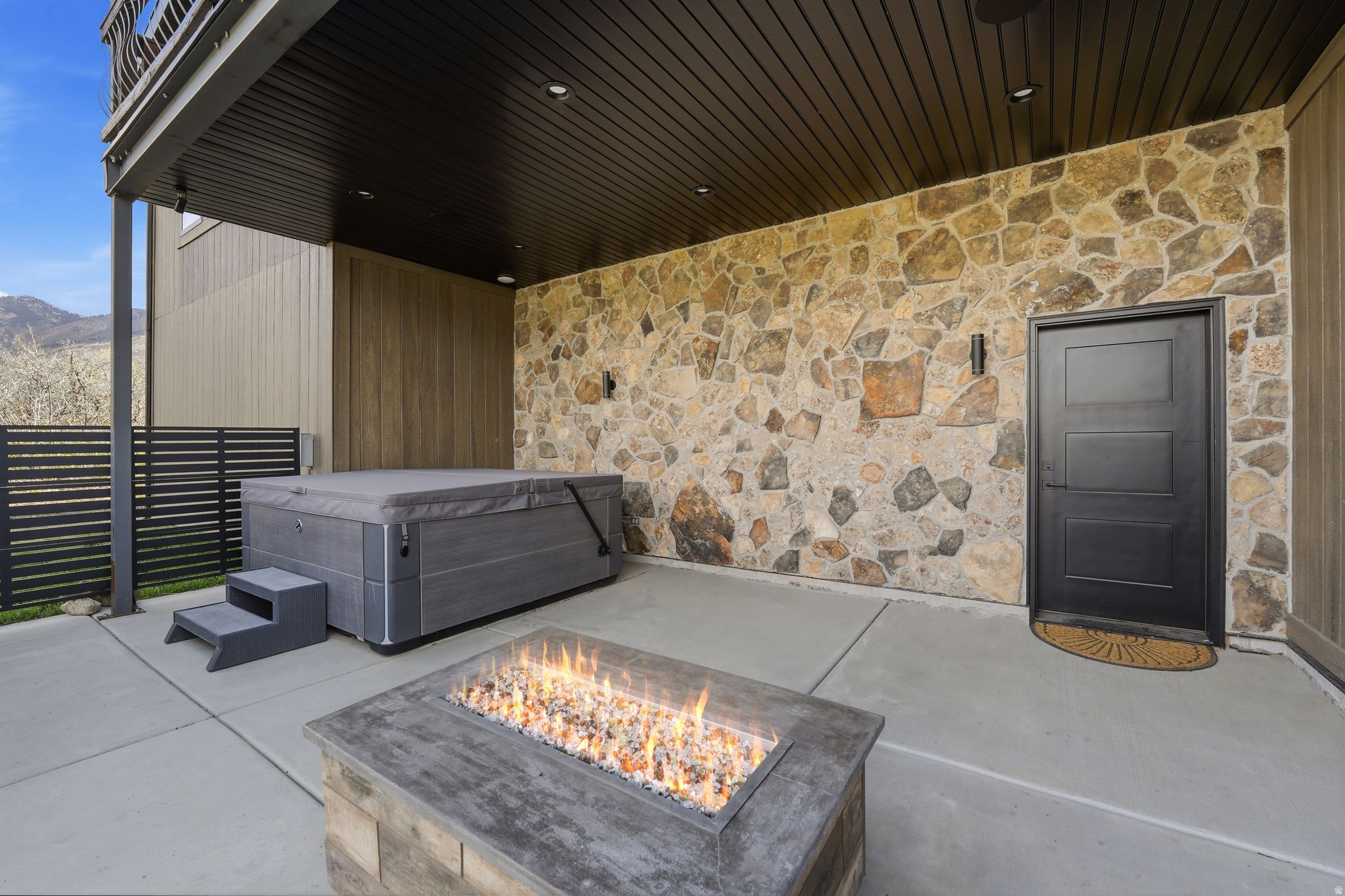 HIDDEN OAKS - Residential