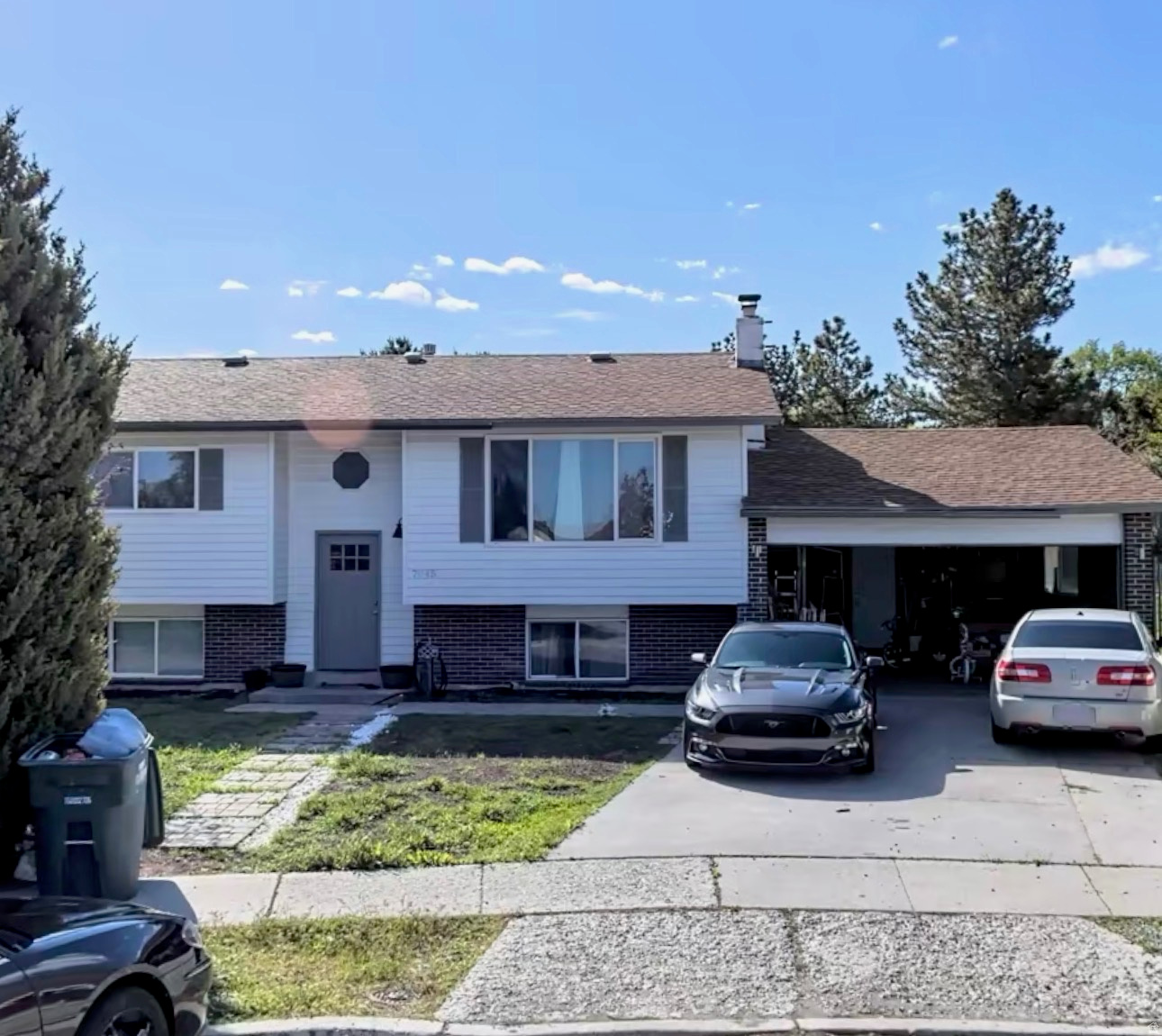 Beautiful  4 bedroom, 2 full Bath . Great home ,  move-in ready .  This home will sell fast, close to shopping centers . Home is Well maintained, , and ready  and waiting for you. Square footage figures are provided as a courtesy estimate only and were obtained from Previous  MLS . Buyer is advised to obtain an independent measurements .