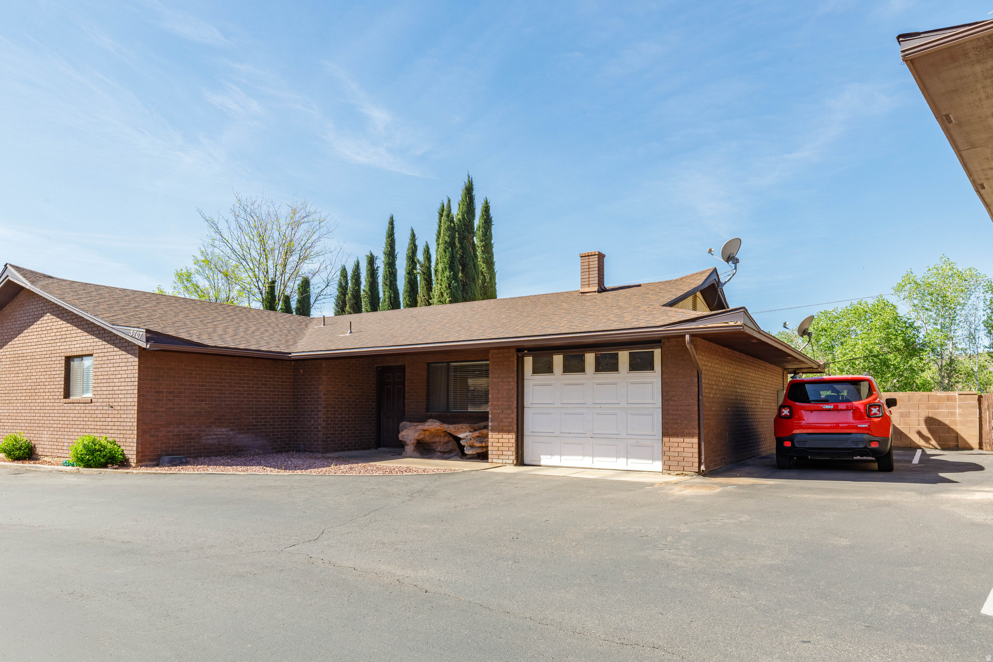 Enjoy tranquil living in this well-maintained townhome nestled in a quiet Santa Clara neighborhood. This 2-bedroom, 2-bath home offers a comfortable and functional layout, along with a 1-car garage for added convenience. With no neighbors behind, you'll appreciate the extra privacy and peaceful setting. The location provides the perfect balance--feels removed from the hustle and bustle, yet just a short drive to shopping, dining, and community amenities. Whether you're looking for a first-time home, second home, or investment property, this townhome offers great potential in a desirable area.