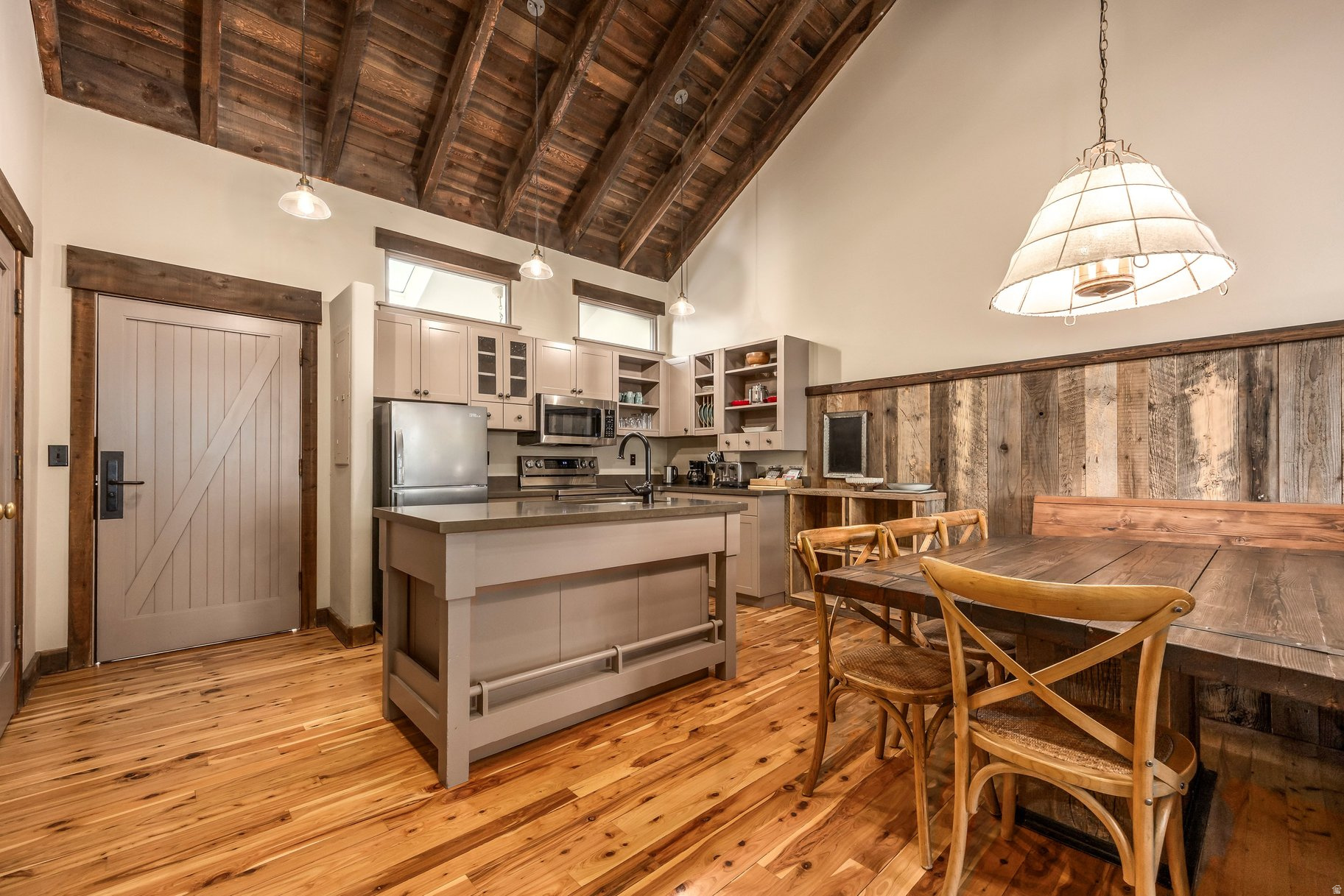 RIVER RUN COTTAGE - Residential