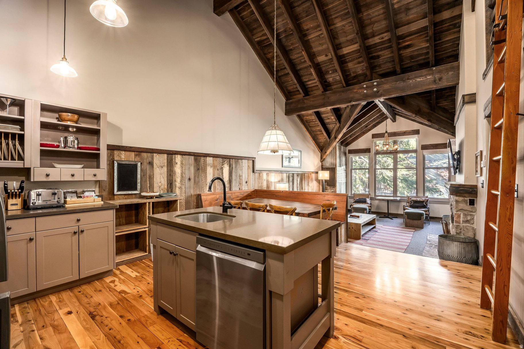 RIVER RUN COTTAGE - Residential