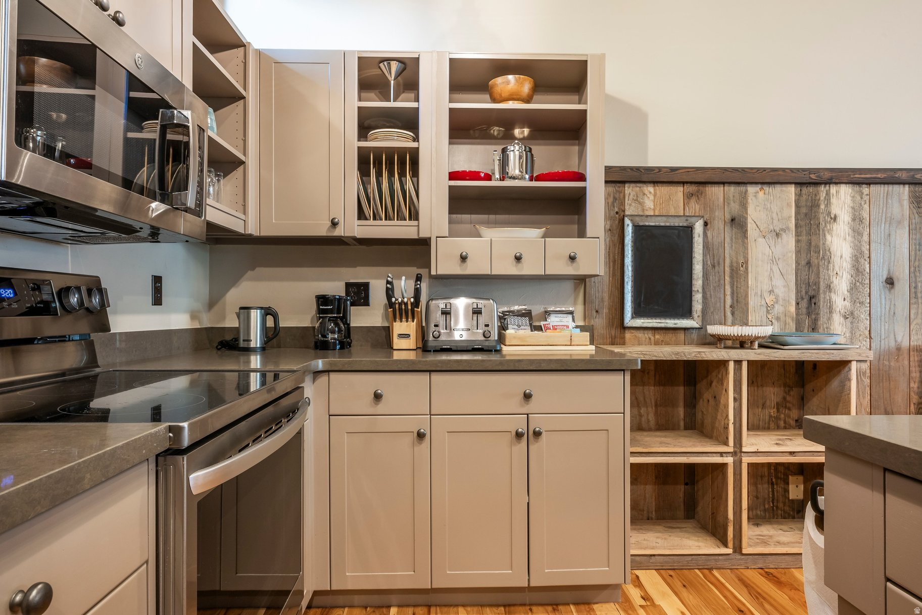 RIVER RUN COTTAGE - Residential