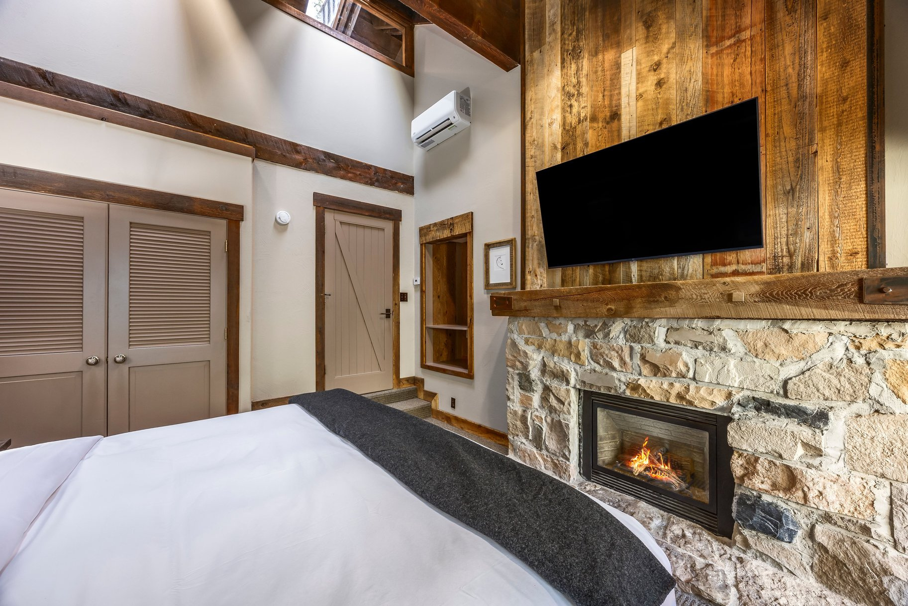 RIVER RUN COTTAGE - Residential