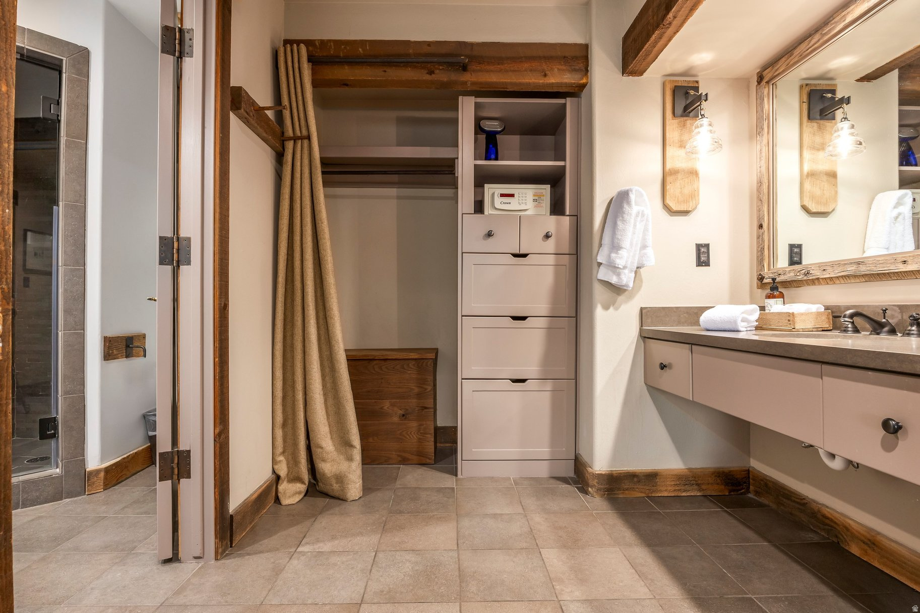 RIVER RUN COTTAGE - Residential
