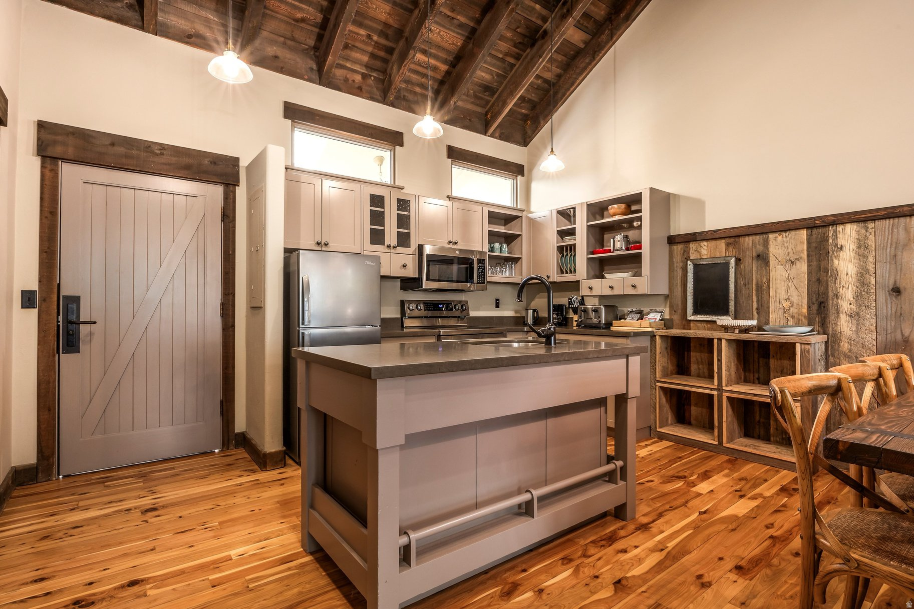 RIVER RUN COTTAGE - Residential