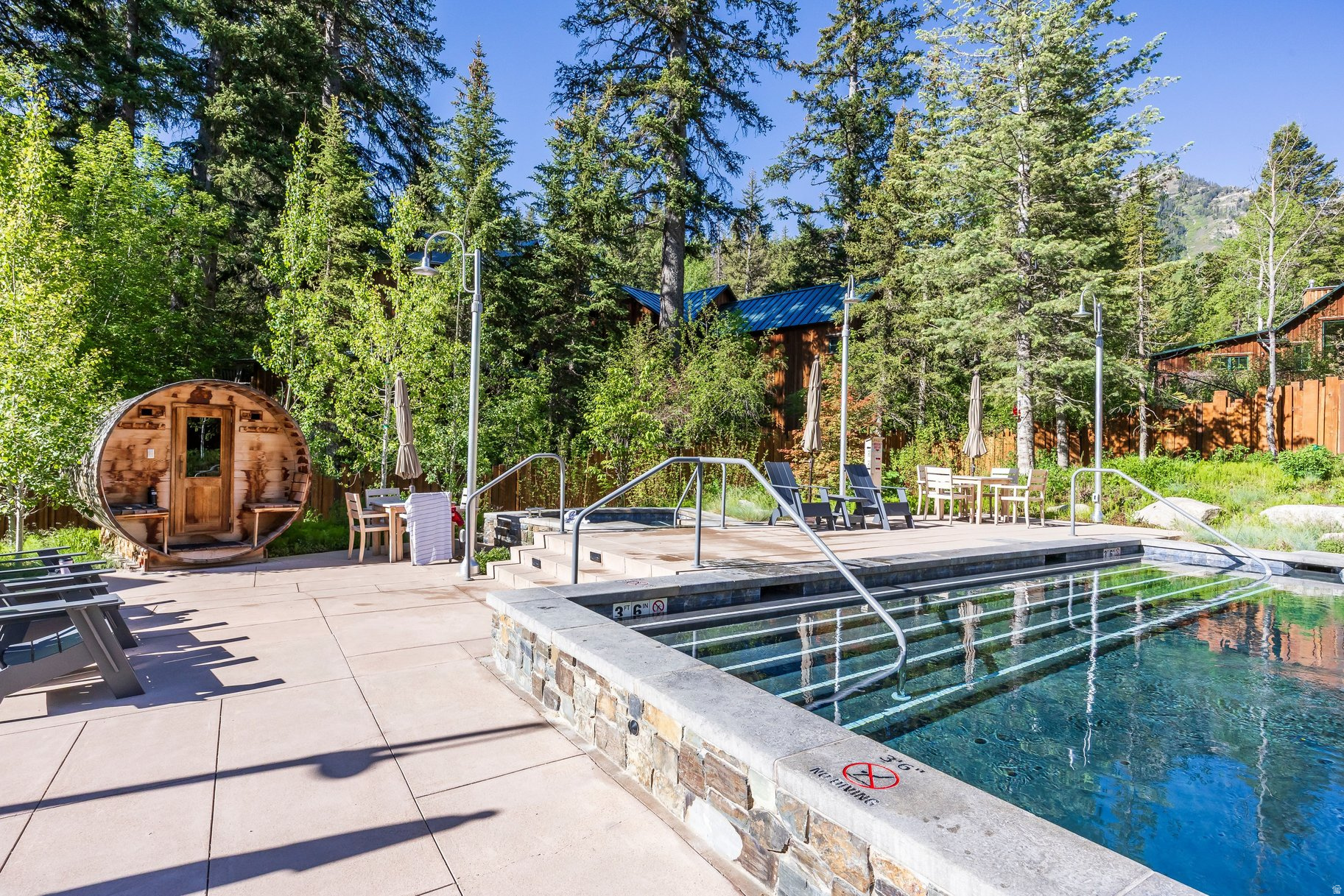 RIVER RUN COTTAGE - Residential