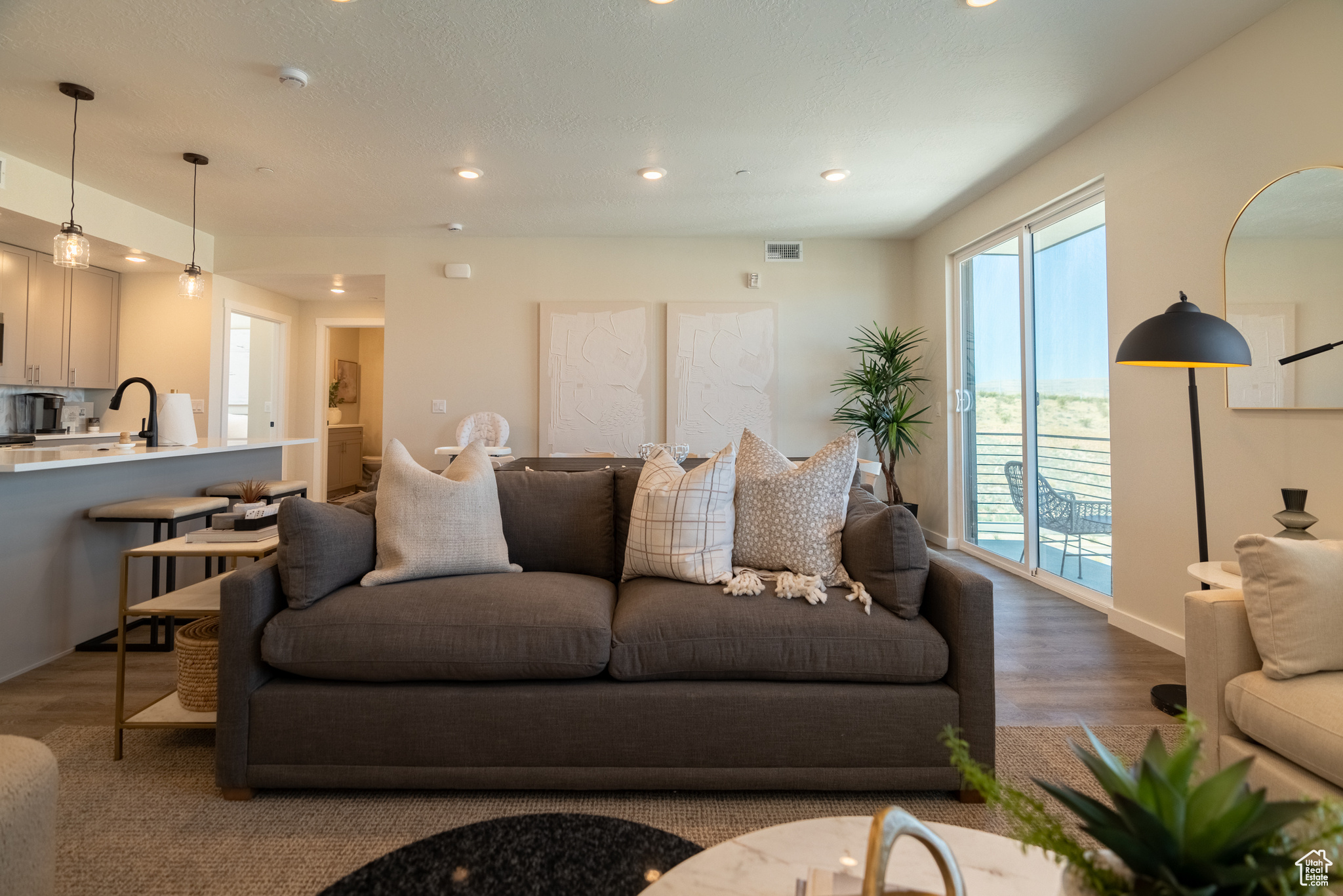 DESERT COLOR - Residential